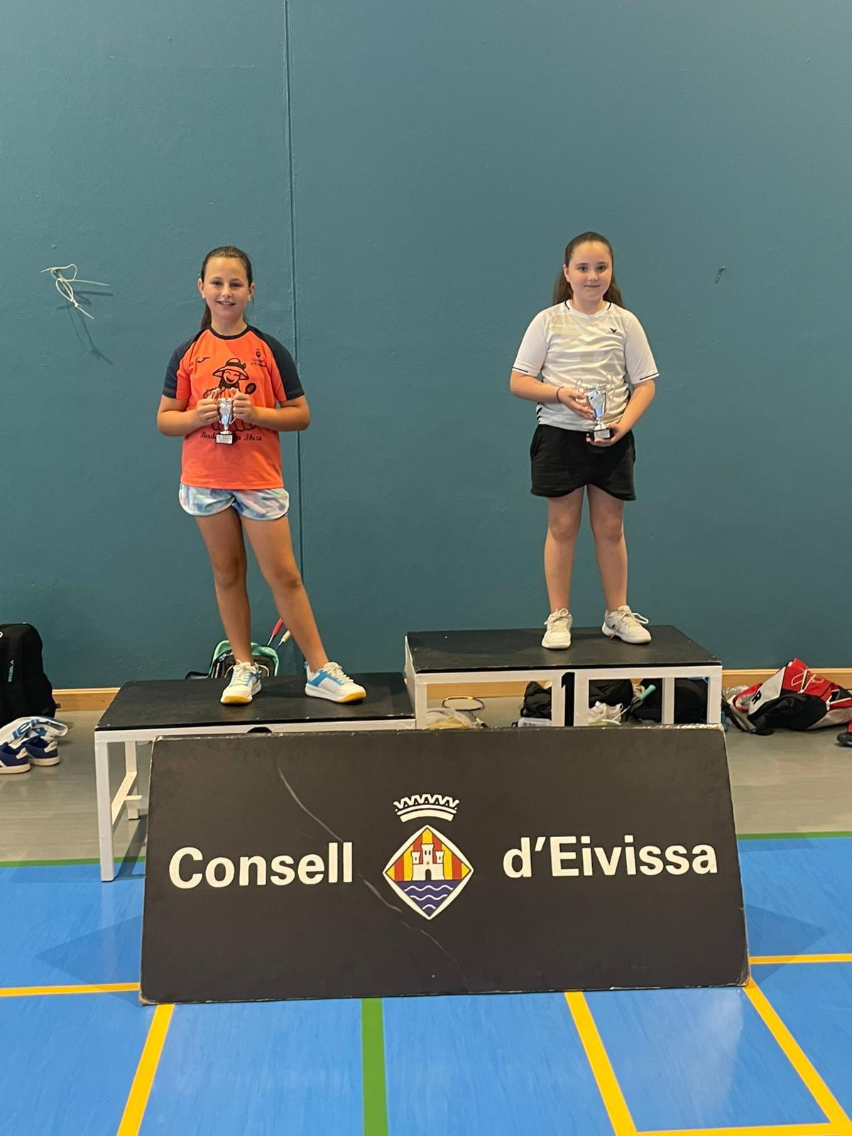 Young badminton players participating in an activity at the Ibiza Badminton Club's Final Diada.