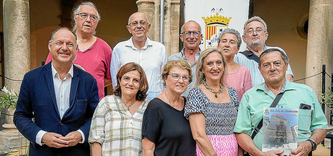Delante: César García Rullán, Regina Fortuny, Marieta Salas, Emilia Coll de Oleza y Toni Font; detrás: Pepe Oliver, Juan Marqués, Perico Pourtau, Rosa Ramis y Tomeu Grimalt.