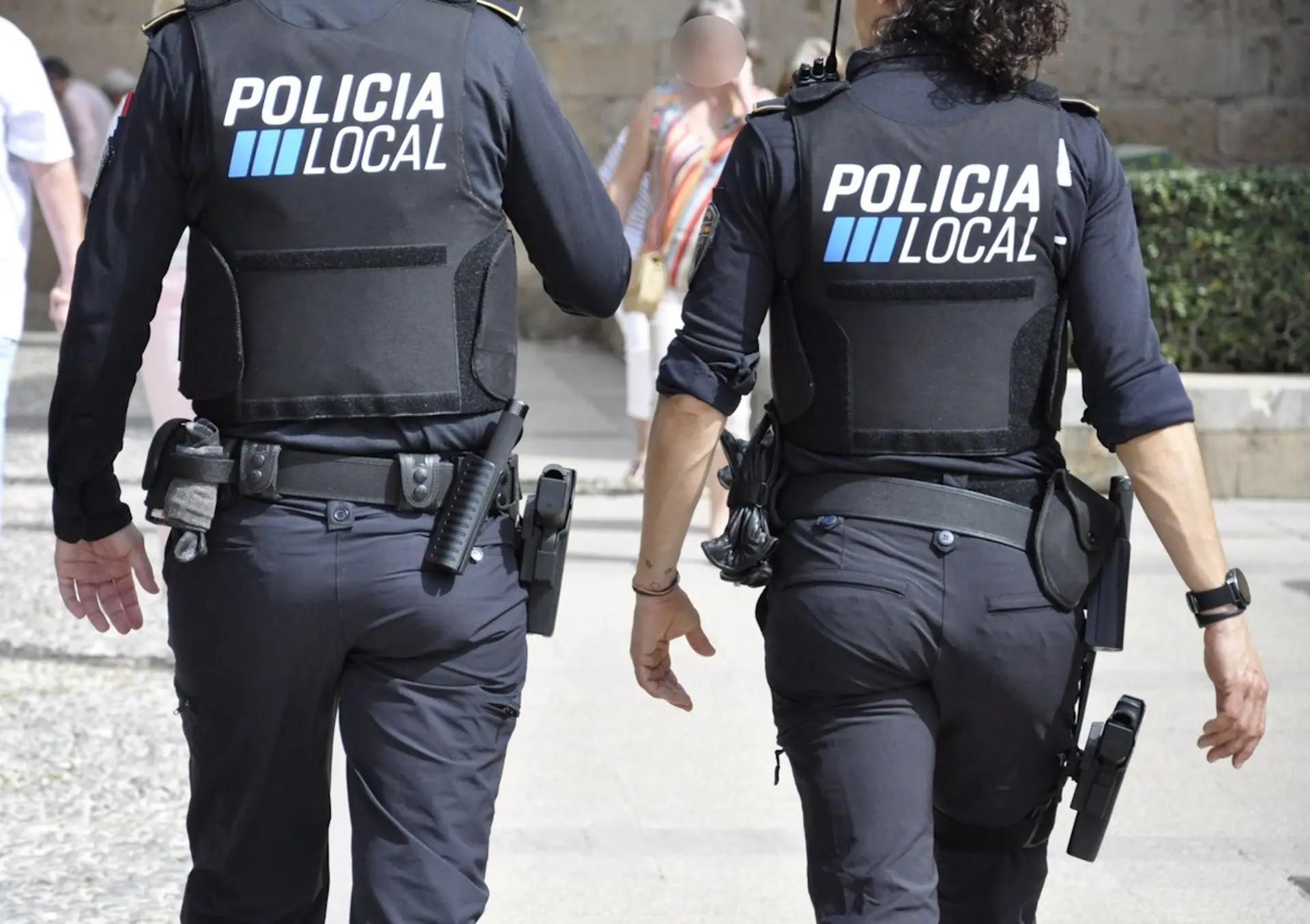 Alarma por el incendio de una tienda de campaña en calle Aragón