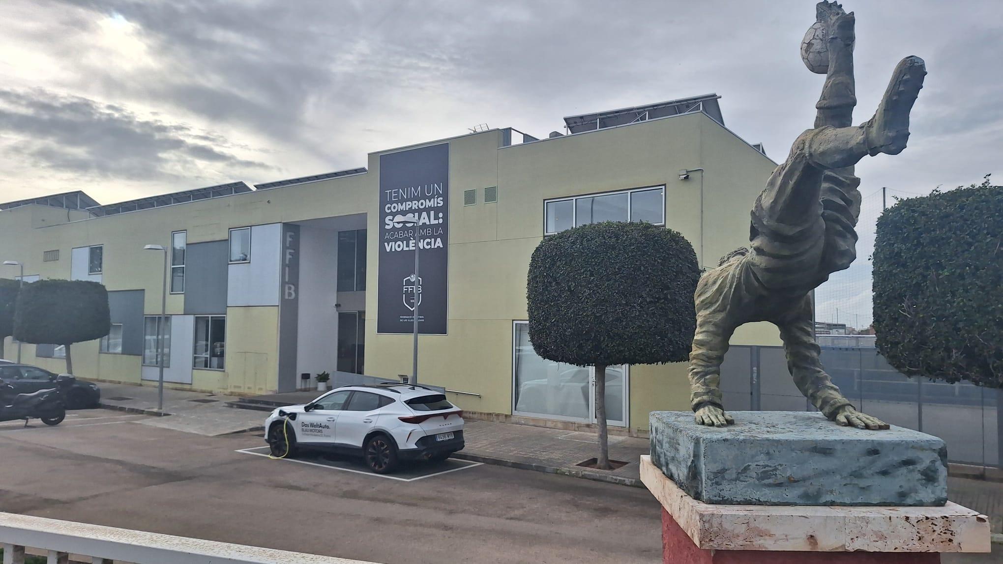 Insultos, amenazas al árbitro y presencia policial en un partido de fútbol juvenil: «Sabemos dónde vives; sólo nos jodes»