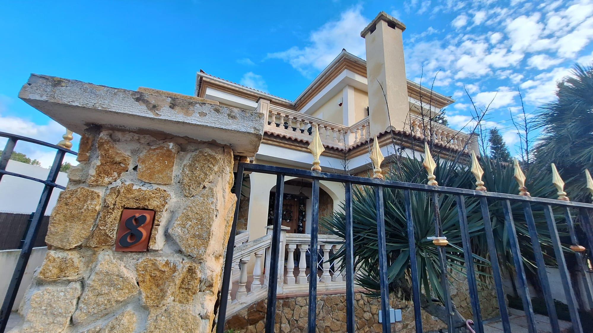 La polémica okupa de Son Ferrer denuncia ante la Guardia Civil al dueño de la vivienda por «acoso»