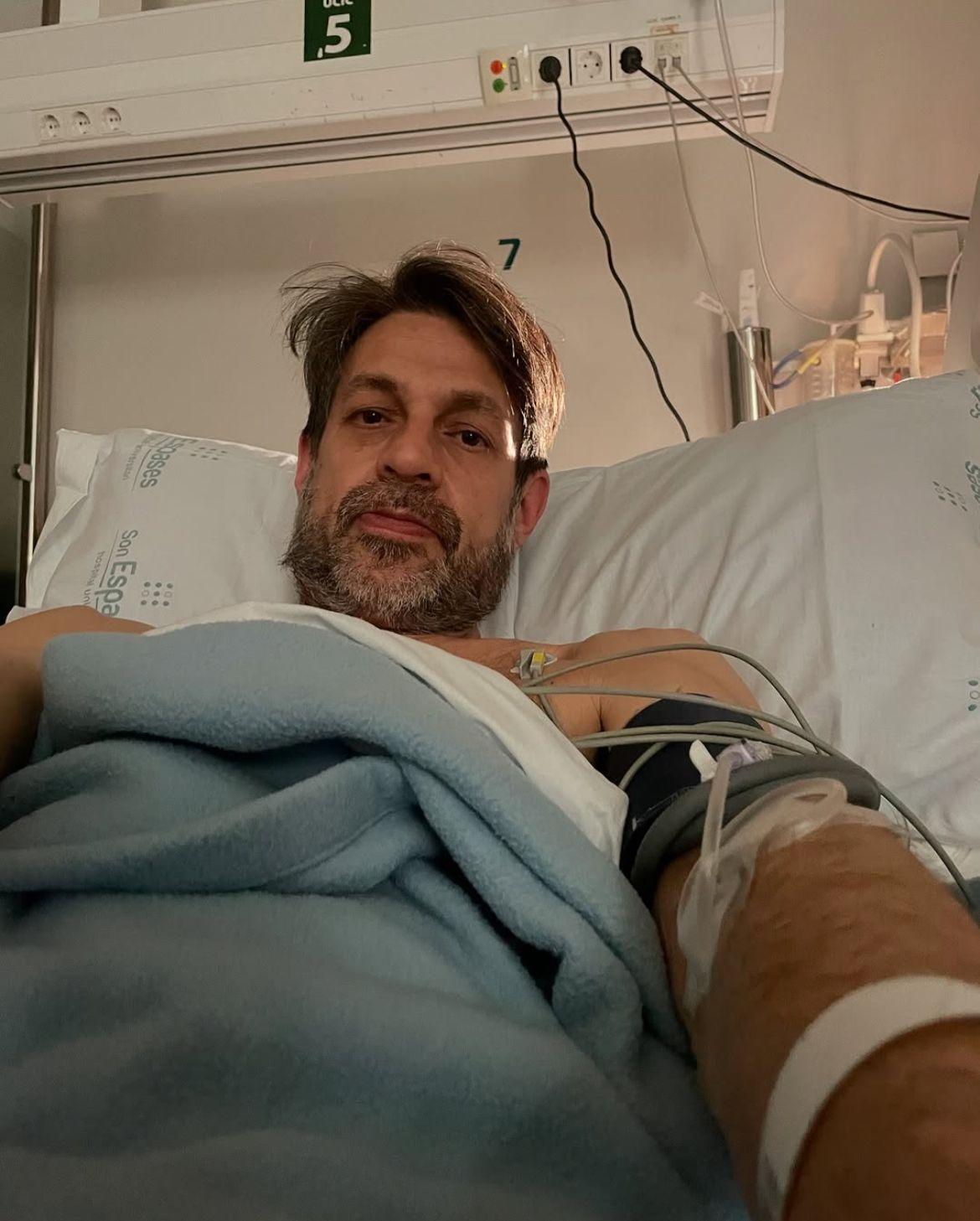 «La muerte anda por aquí, pasando de una habitación a otra»: La reflexión de un mallorquín en la UCI de Son Espases