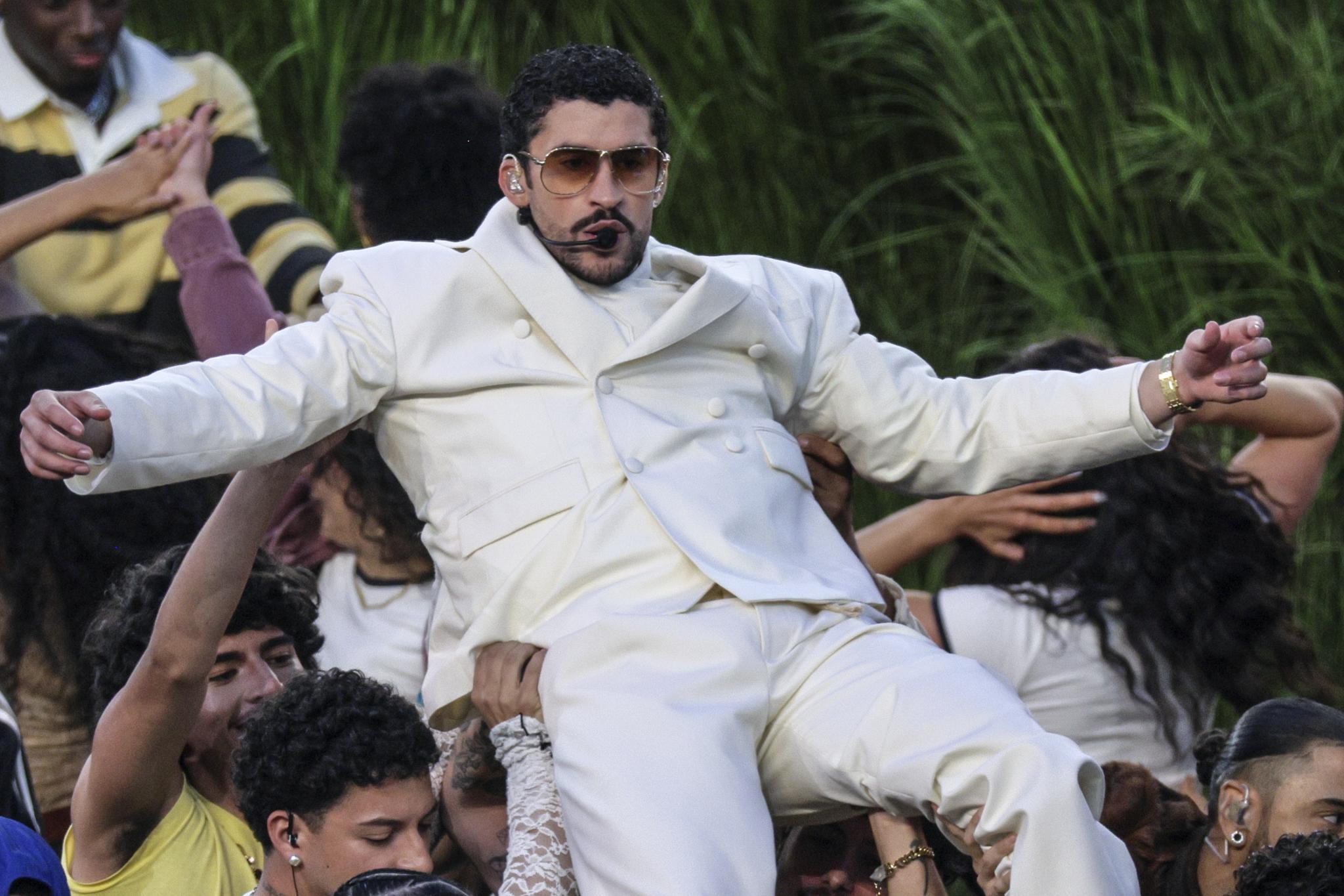 Bad Bunny y 'Super Bowl' se cuelan en el Parlament a cuenta de la inmigración