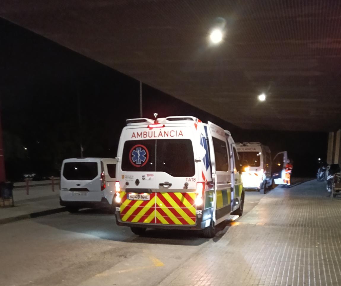 Doce horas esperando una ambulancia en Palma: «Vivimos una situación tercermundista»