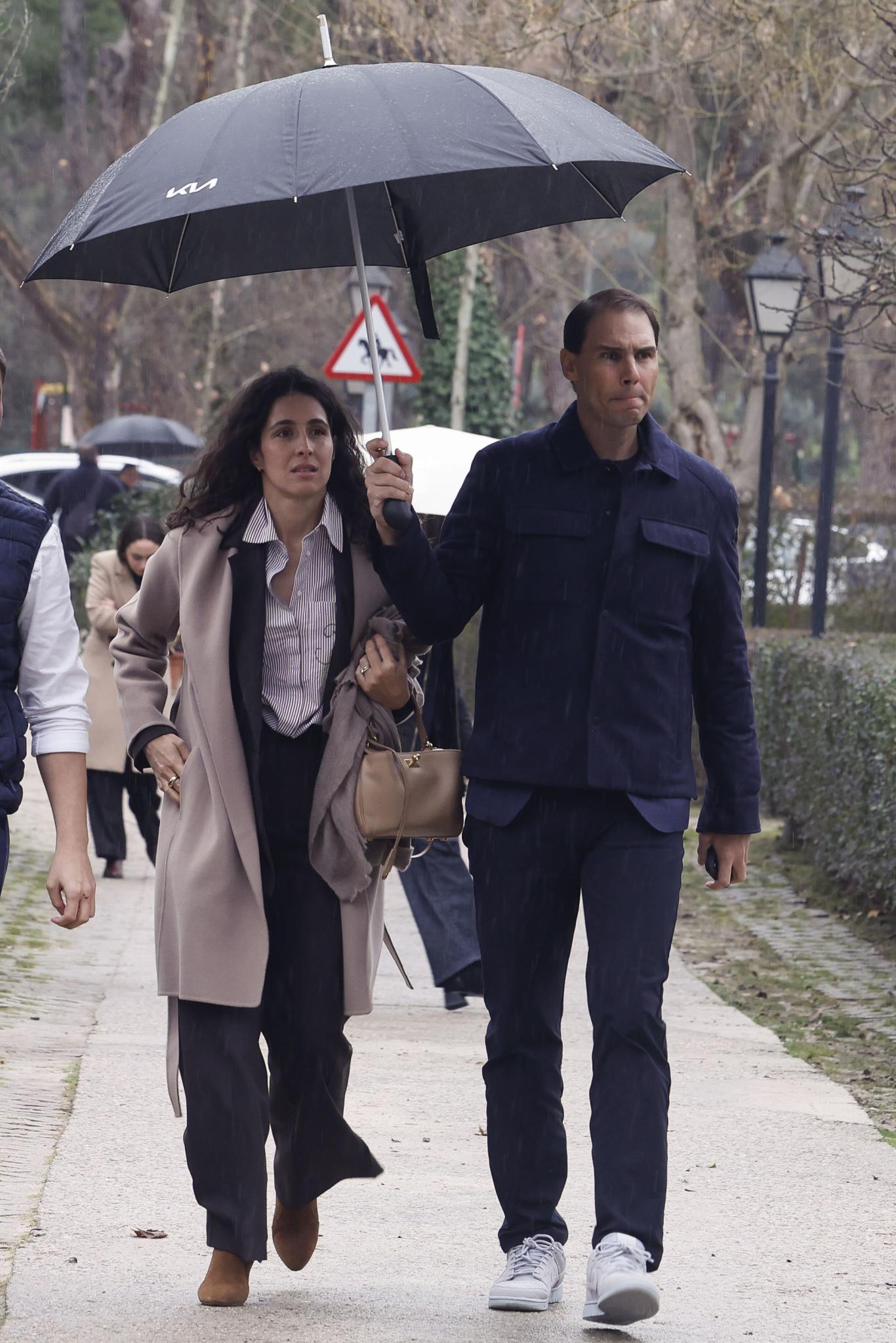 Rafa Nadal y Mery Perelló reaparecen juntos bajo la lluvia en Madrid