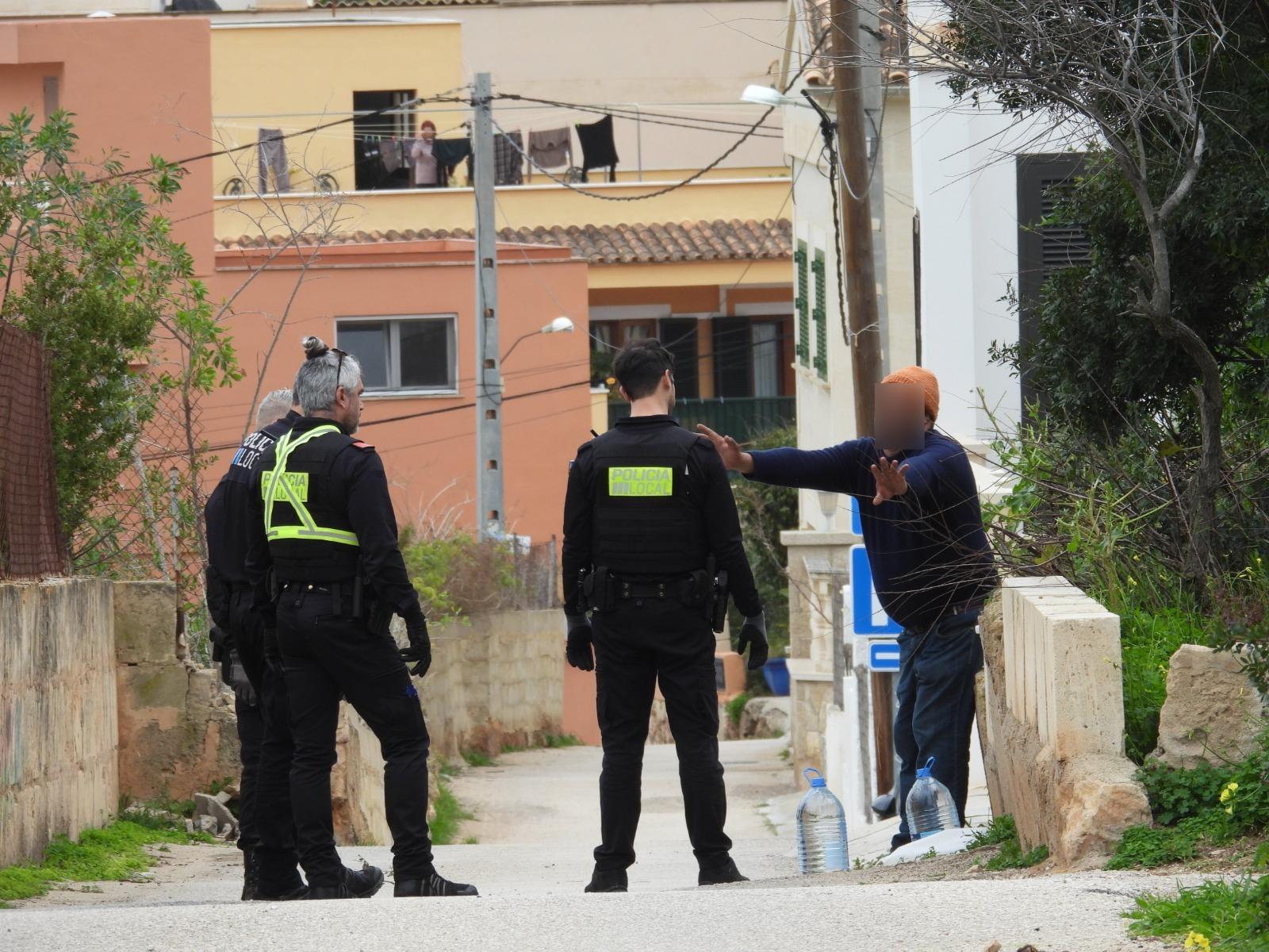 Malestar en Andratx por un hombre que increpa e insulta a los vecinos: «Va siempre alcoholizado»