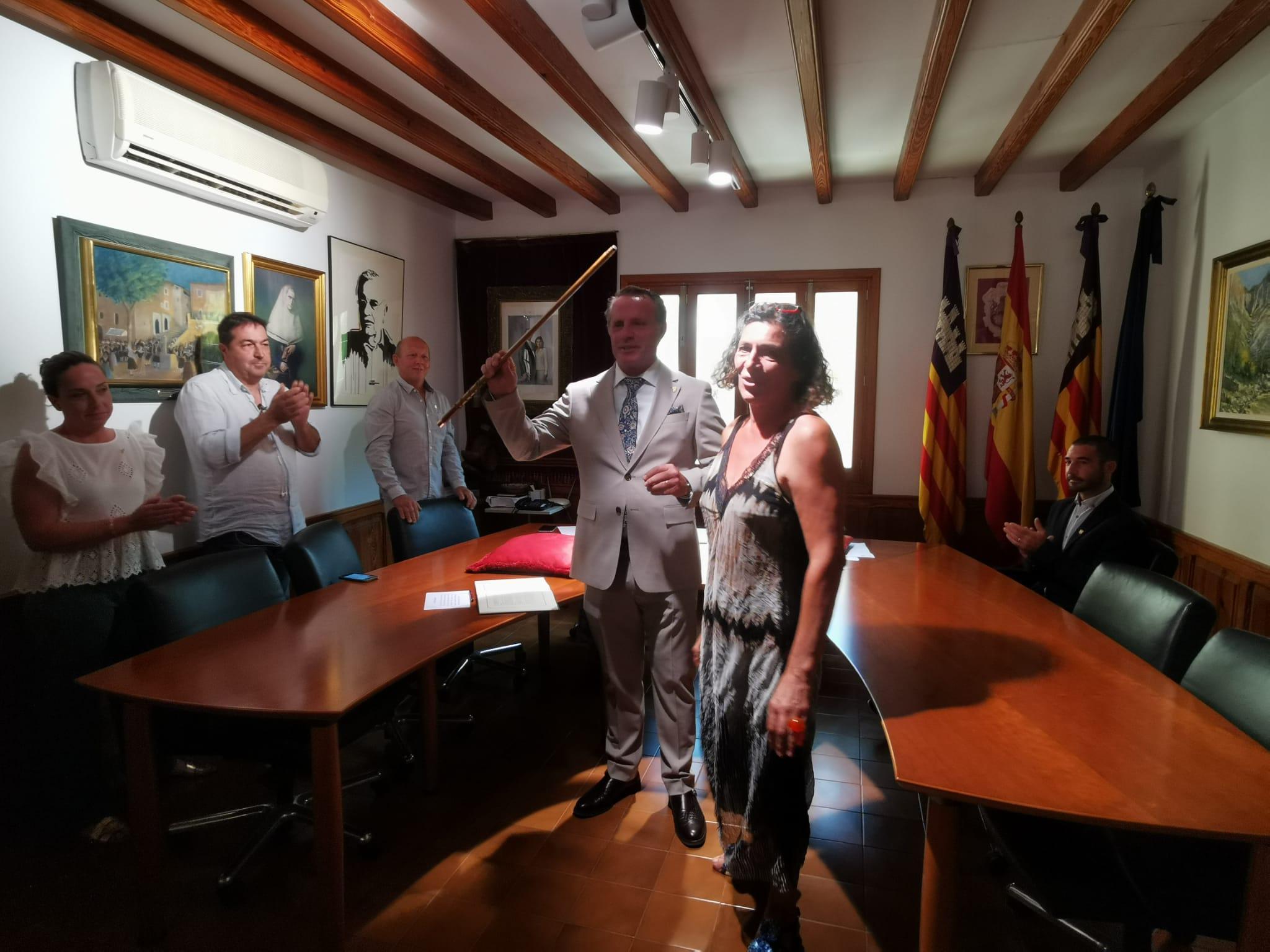 Polémica en Fornalutx: el alcalde rectifica una oposición tras acusaciones de trato de favor a su pareja