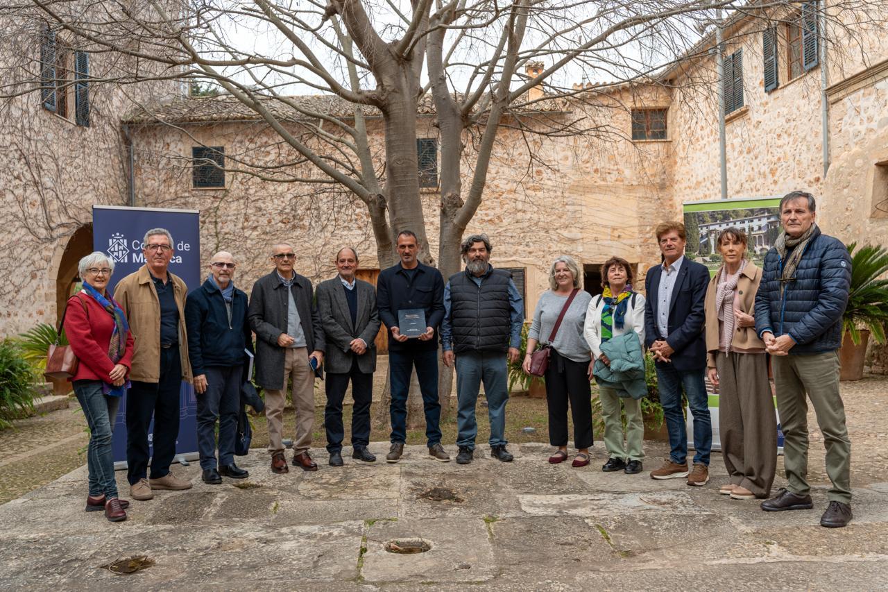 El Consell de Mallorca homenajea a los educadores físicos que trazaron el mapa de instalaciones deportivas ahora 40 años