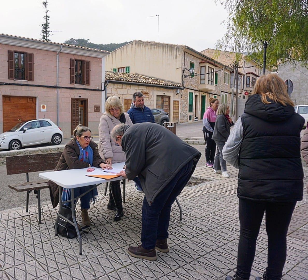 Caimari recoge firmas para acabar con las carreras ilegales de motos