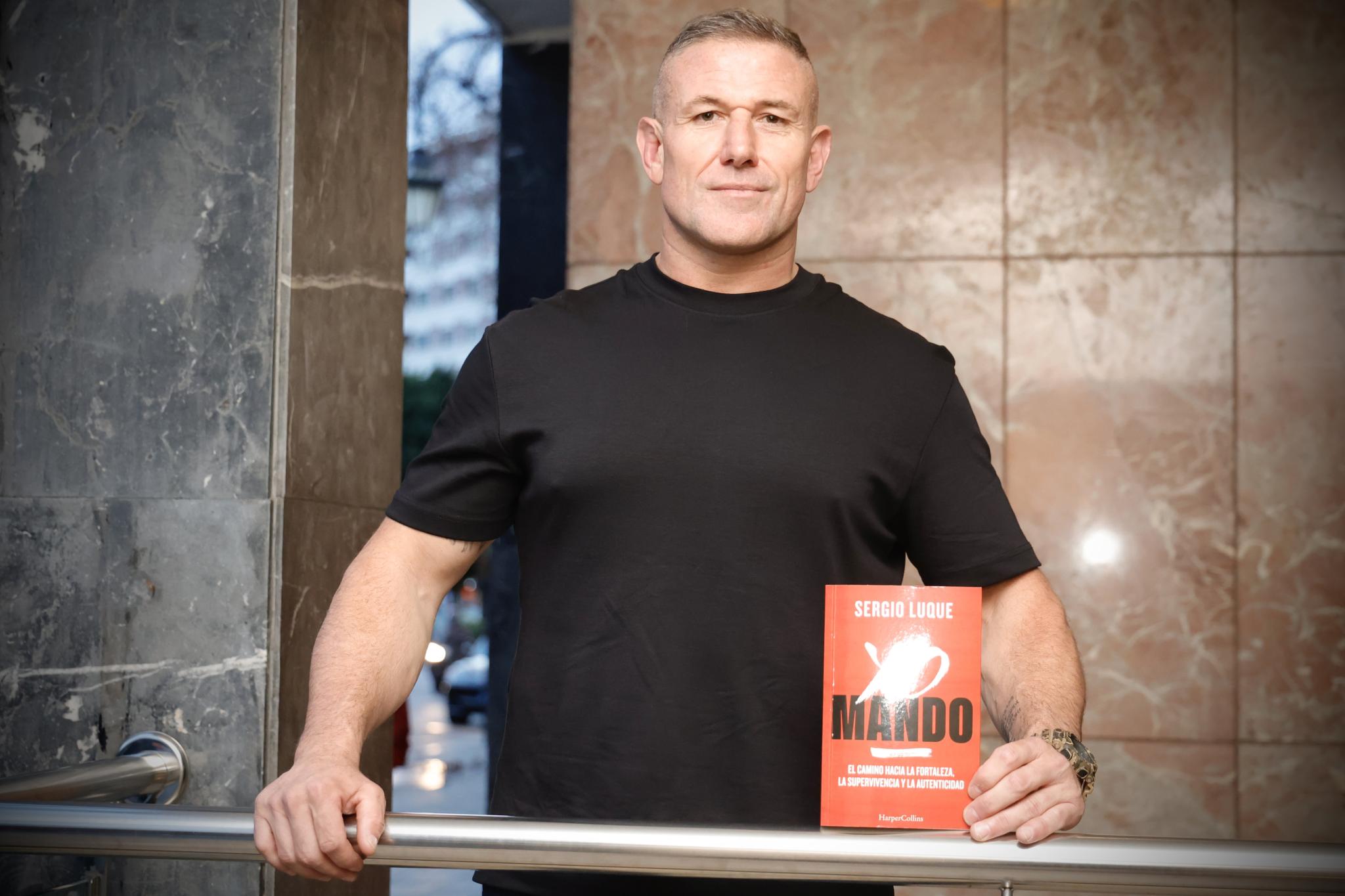 Sergio Luque, Policía Nacional y escritor: «Somos una sociedad sobrestimulada y cortoplacista»