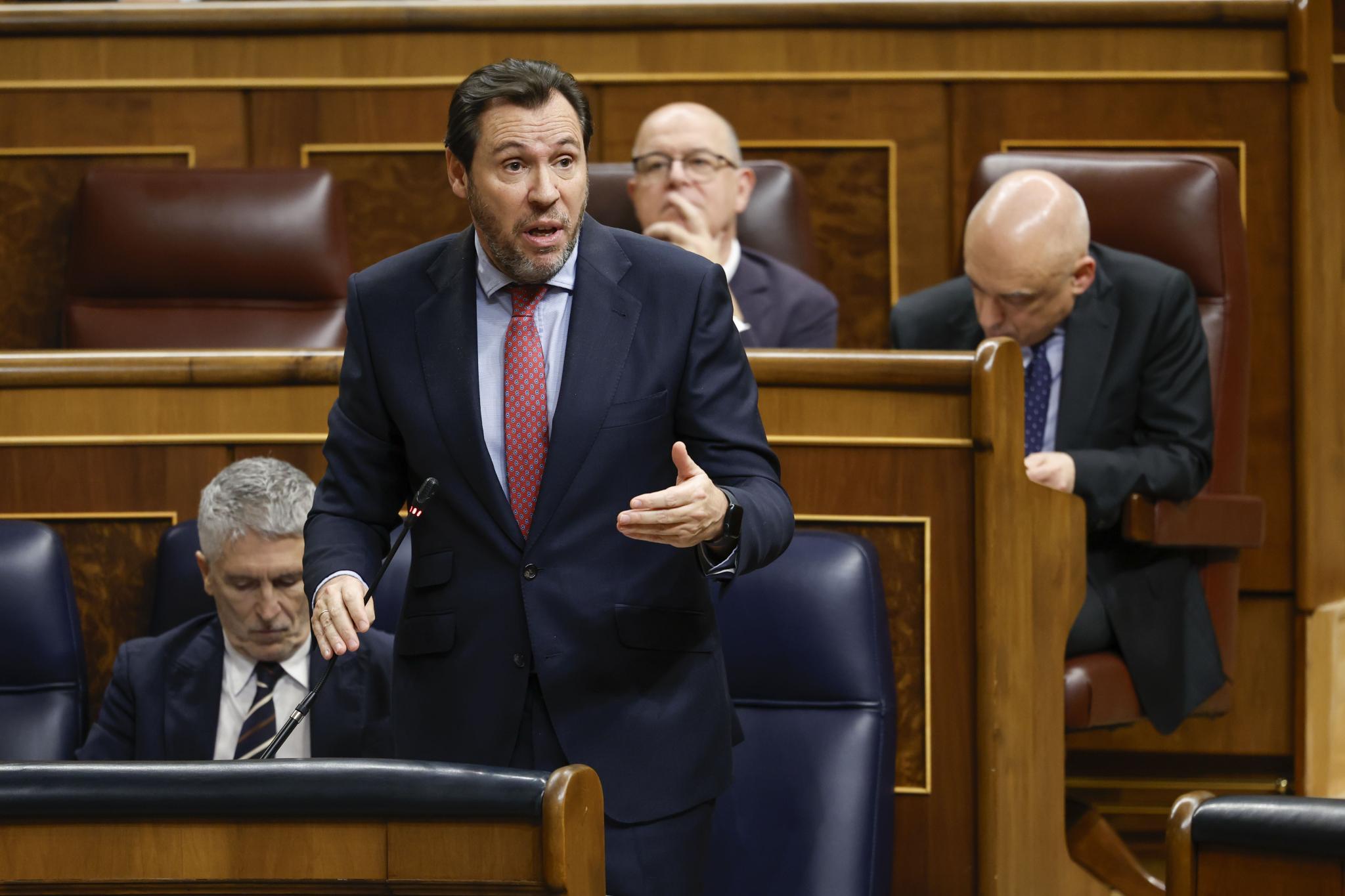 Óscar Puente agita ante el PP las denuncias de los trabajadores de SFM: «Ustedes lo harían muchísimo mejor que yo»