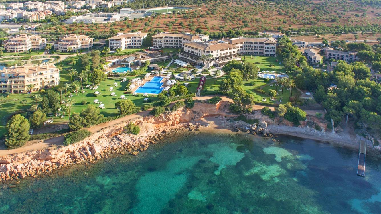 El hotel St. Regis Mardavall Mallorca Resort recibe 4 Estrellas en los Forbes Travel Guide Star Awards 2026