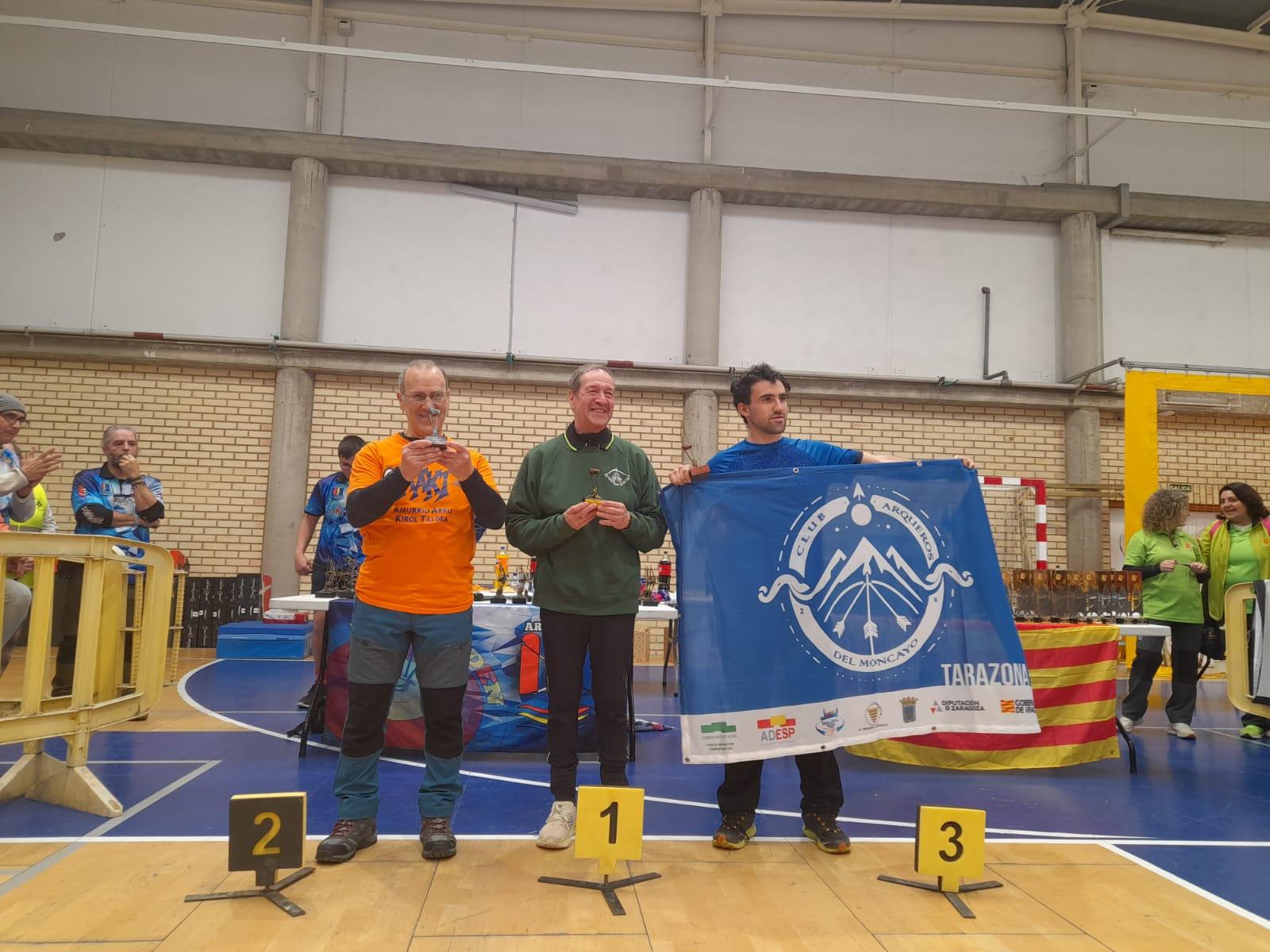 El detenido que probaba el colchón de la celda