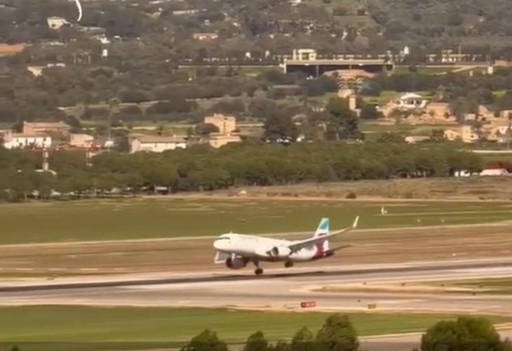 Susto en el aeropuerto de Palma: un avión se tambalea por el viento y tiene que abordar su aterrizaje