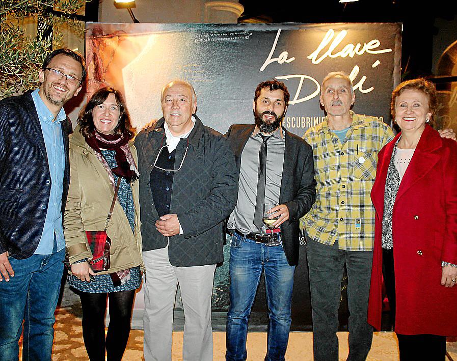 cóctel tras presentación la llave dalí