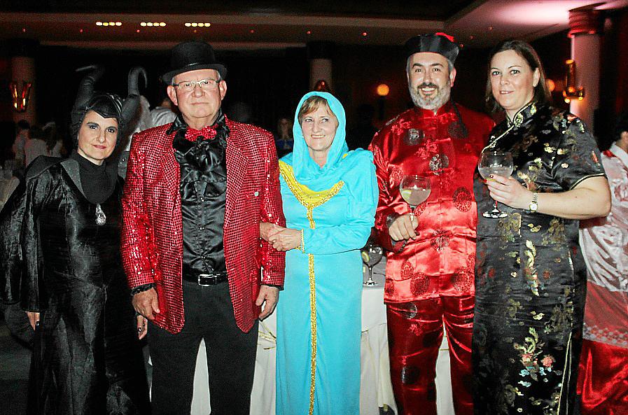 Fiesta de disfraces solidaria en el hotel Valparaíso