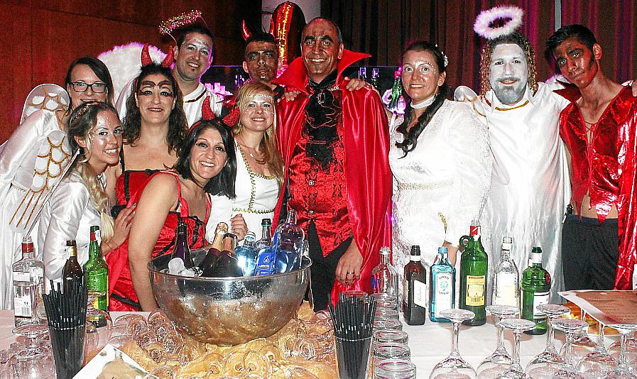 Fiesta de disfraces solidaria en el hotel Valparaíso