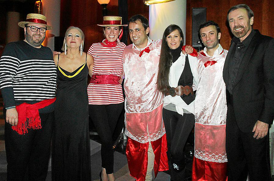 Fiesta de disfraces solidaria en el hotel Valparaíso