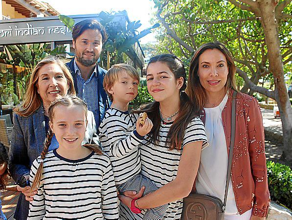 Desfile solidario a beneficio de RANA