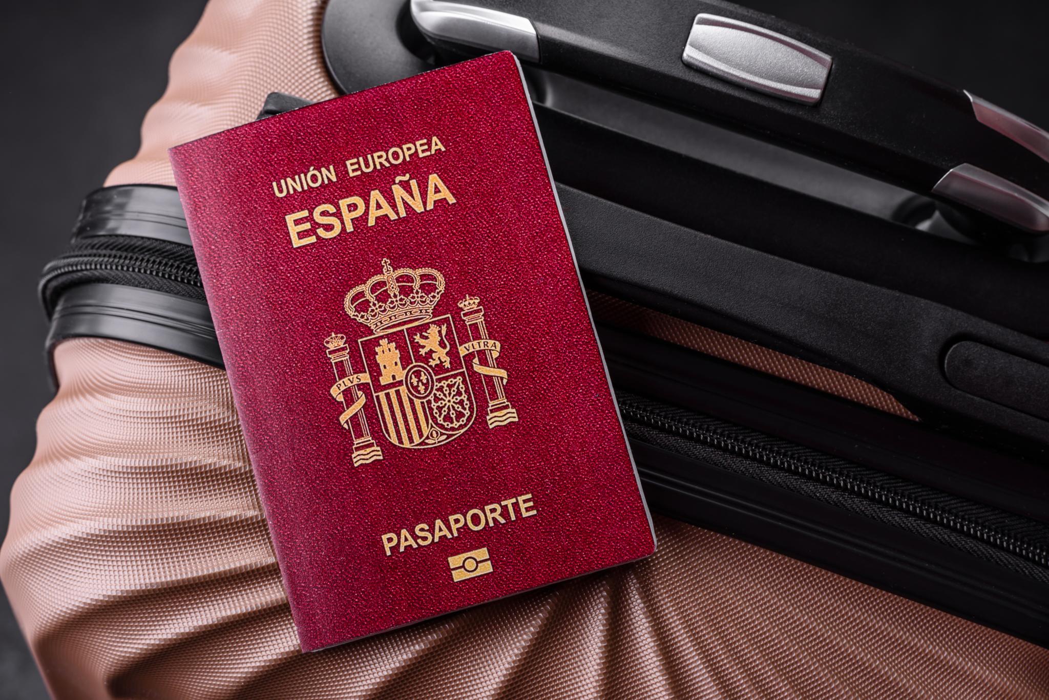 España cambia las normas y, a partir de 2026, no permitirá la entrada o salida a las personas que no tengan este trámite en su pasaporte