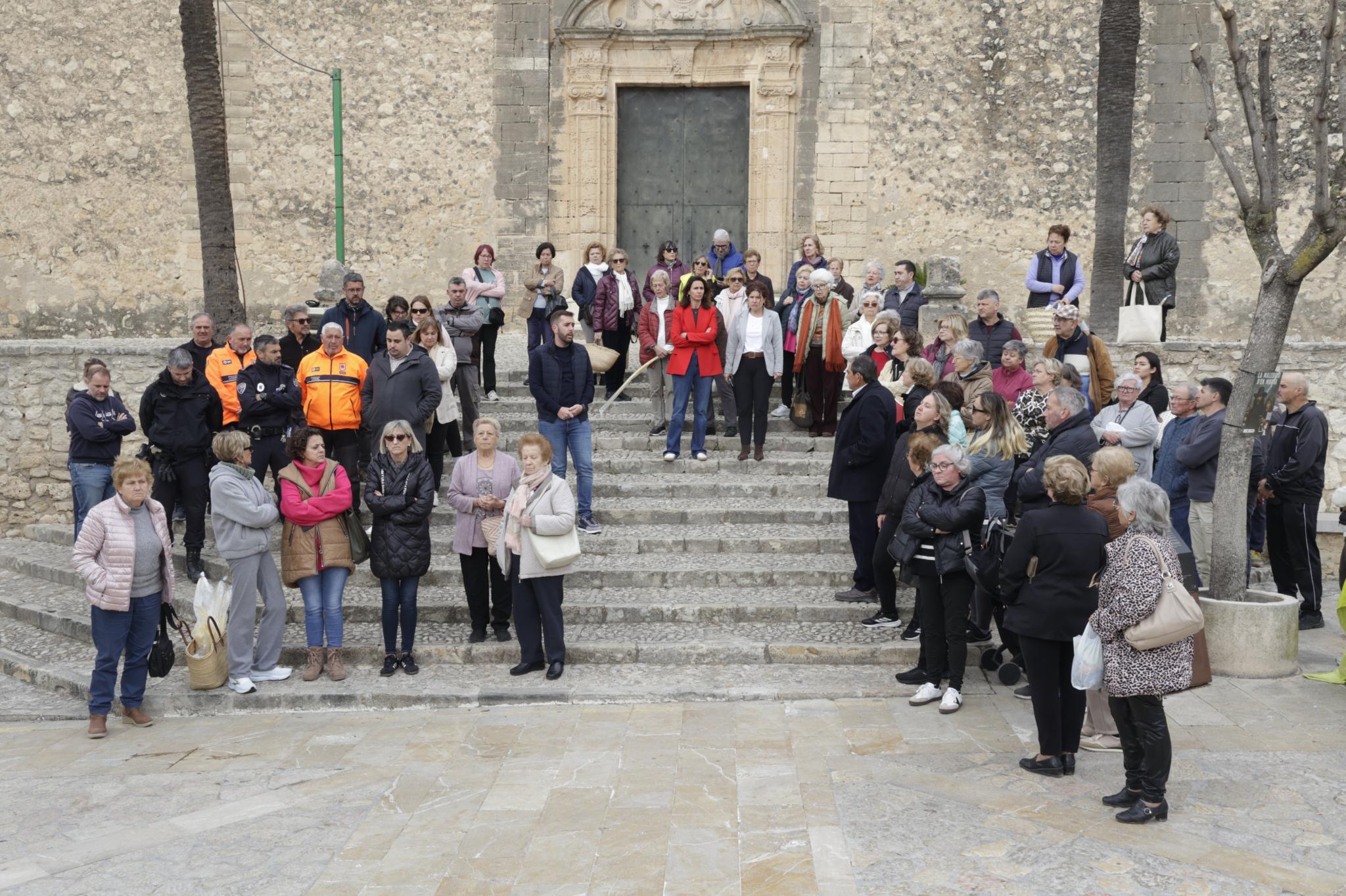Minuto de silencio en Montuïri por el niño que murió atropellado: «Era lo mínimo que podíamos hacer para estar al lado de esta familia»