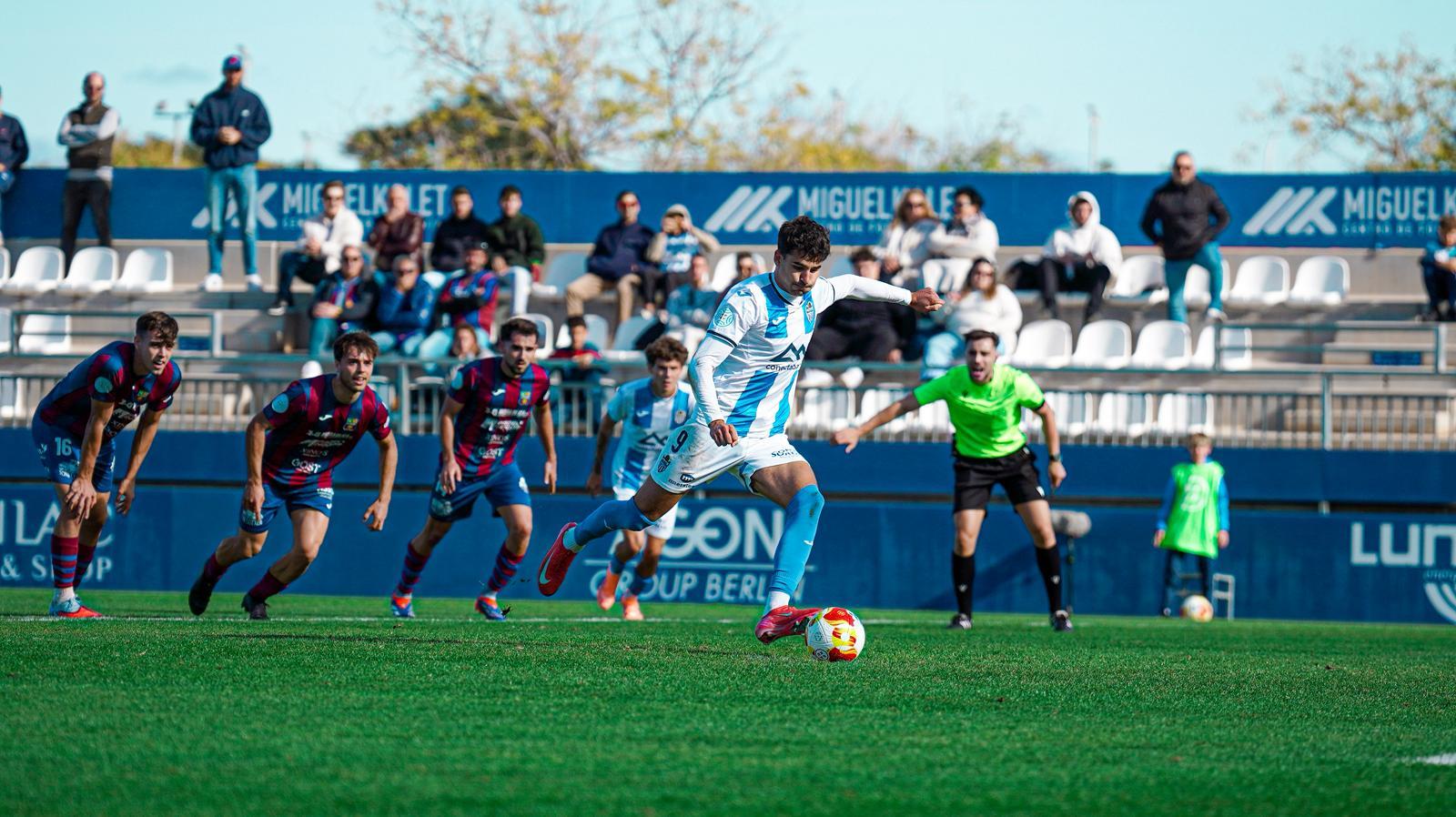 El Atlético Baleares se aleja del ascenso directo