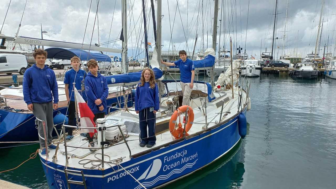 El barco escuela de vela Flot visita Palma