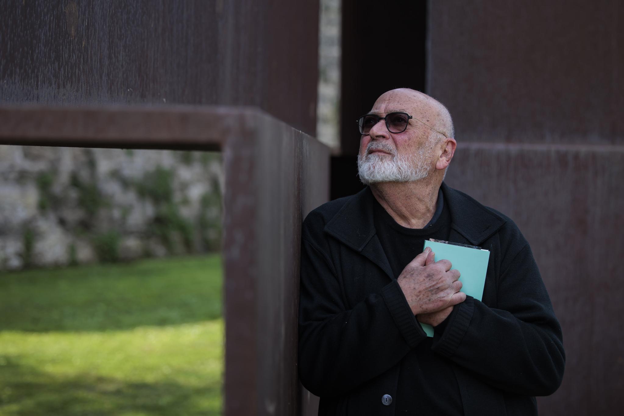 Biel Mesquida: «Siempre me hago amigo de los muertos»