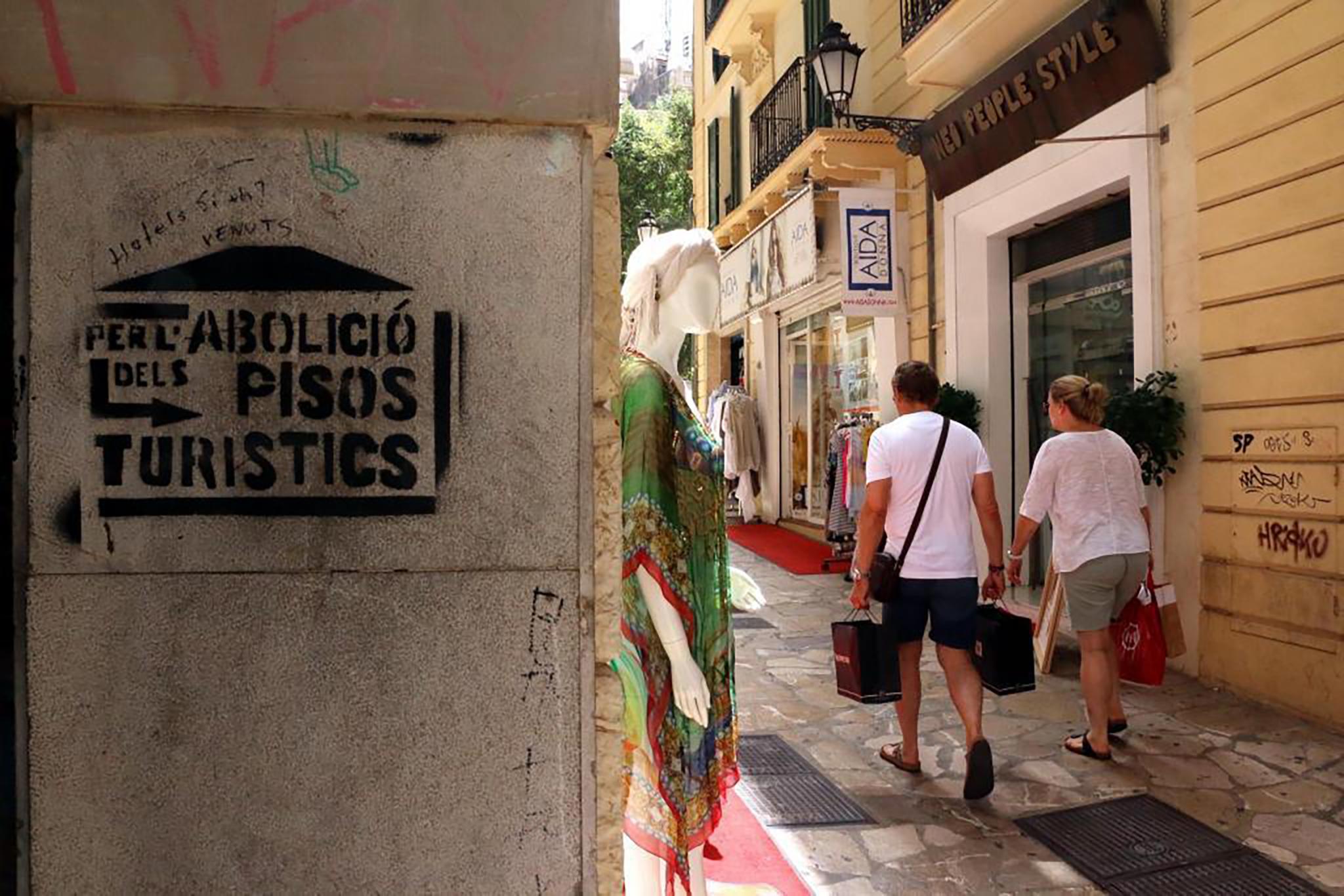 Bruselas se opone al veto de nuevas plazas de alquiler turístico en pisos de Baleares