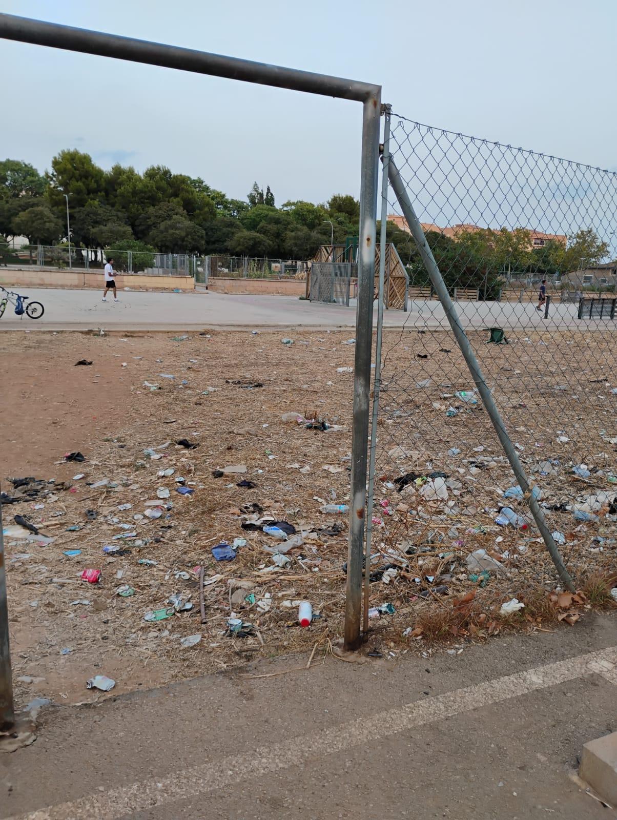 Carreras ilegales, residuos, colonias de animales y falta de control en Es Rafal: Los vecinos denuncian años de abandono