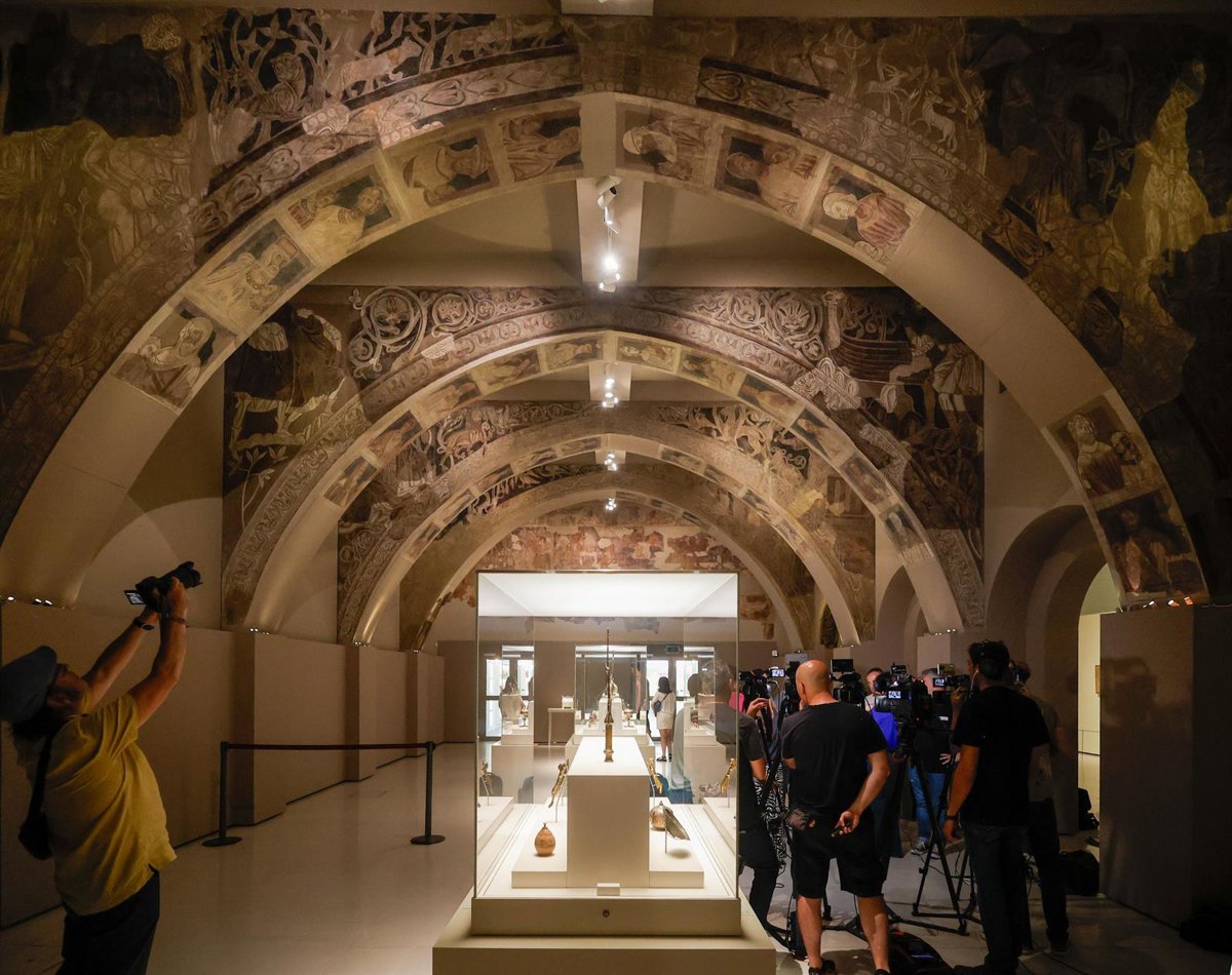 5 exconsellers de Cultura presentan una querella contra el traslado de los  murales de Sijena