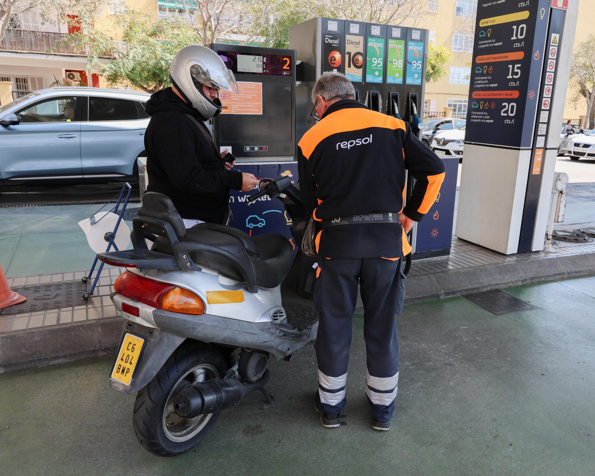 El precio del barril de Brent sube con fuerza, ¿se comerá las rebajas fiscales aprobadas por el Gobierno?