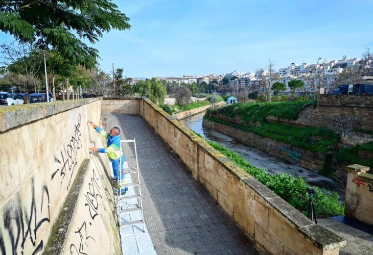 La Comisión de Centro Histórico autoriza la retirada de varios grafitis localizados en tres edificios históricos