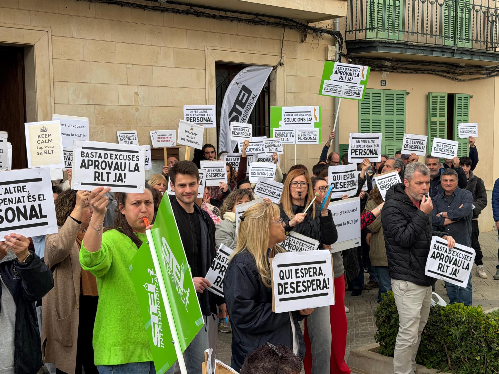 PP y PSOE acercan posturas para desbloquear las mejoras salariales de los funcionarios