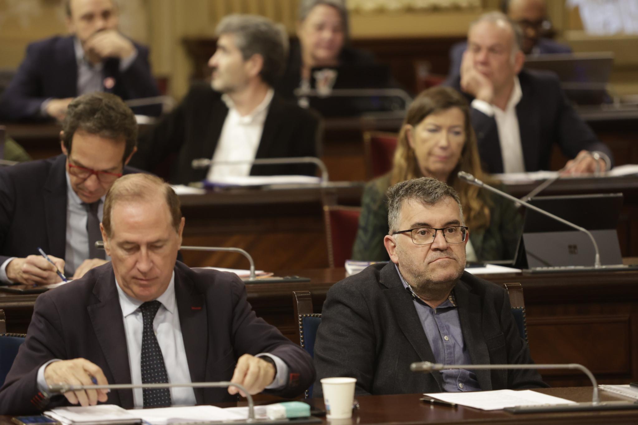 La izquierda carga contra el Govern por «permitir el desmantelamiento» de Agama