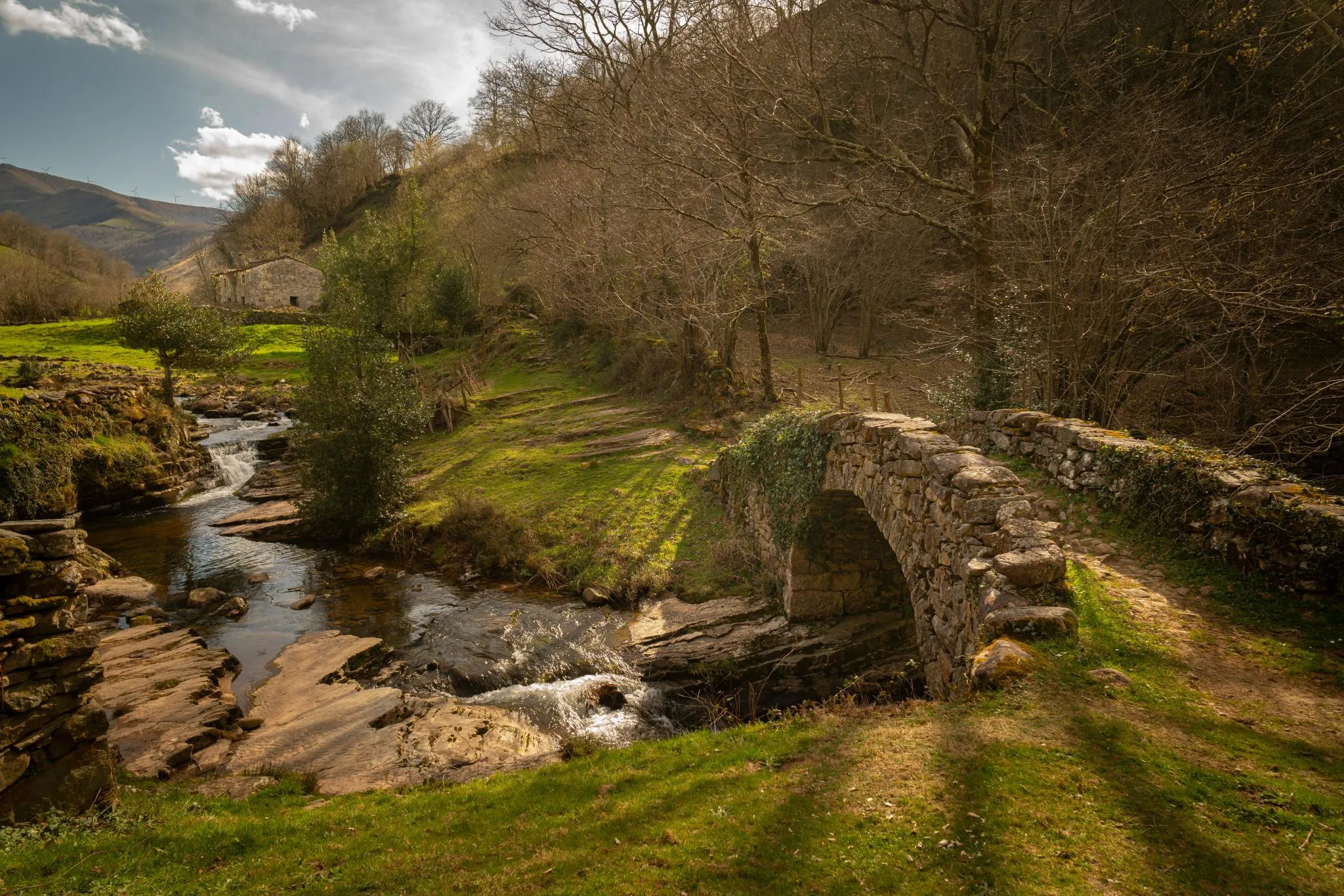 Cantabria: El despertar de la bruma y el arte