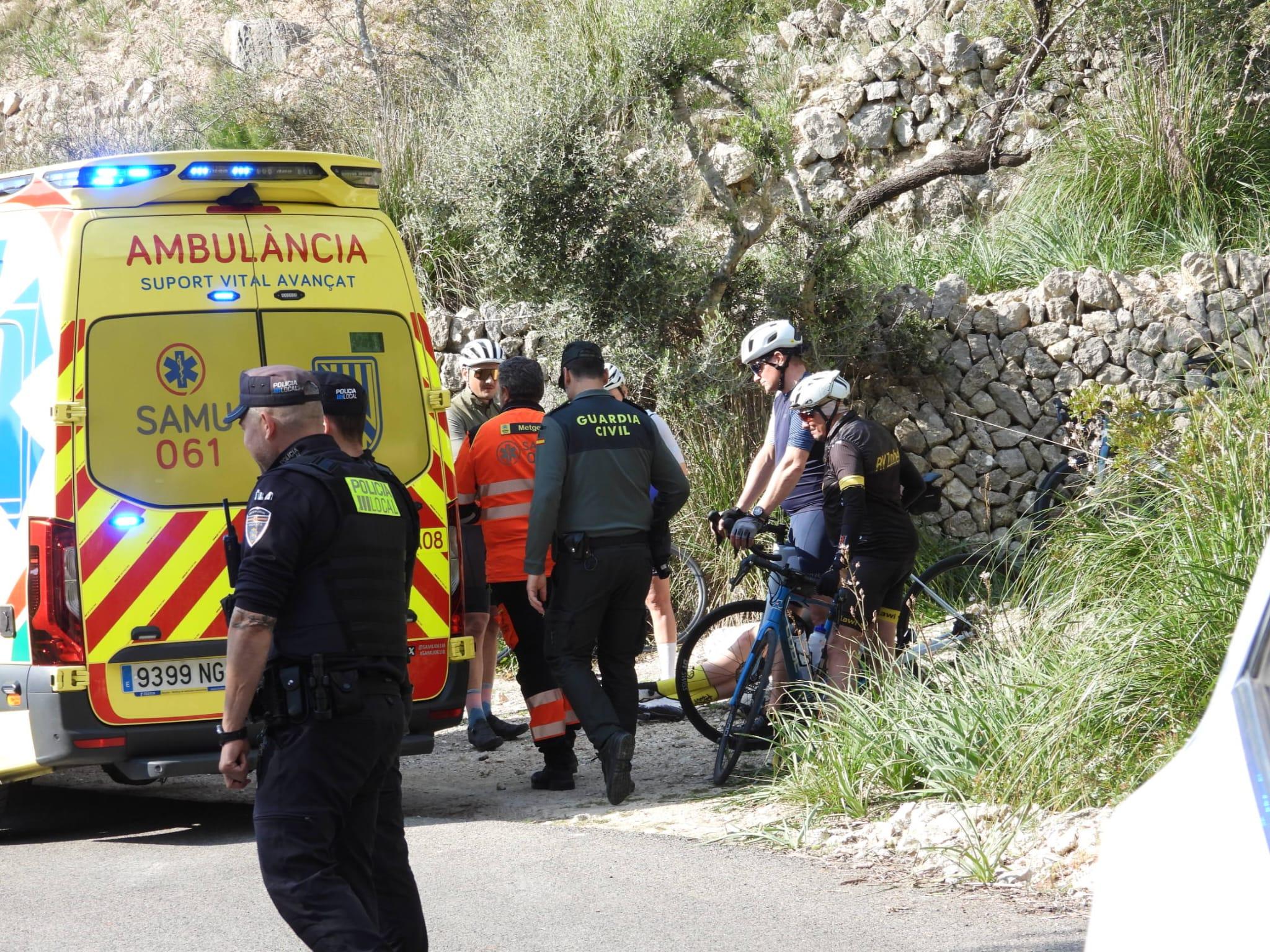 Herido grave un ciclista alemán tras desplomarse en la carretera de Andratx