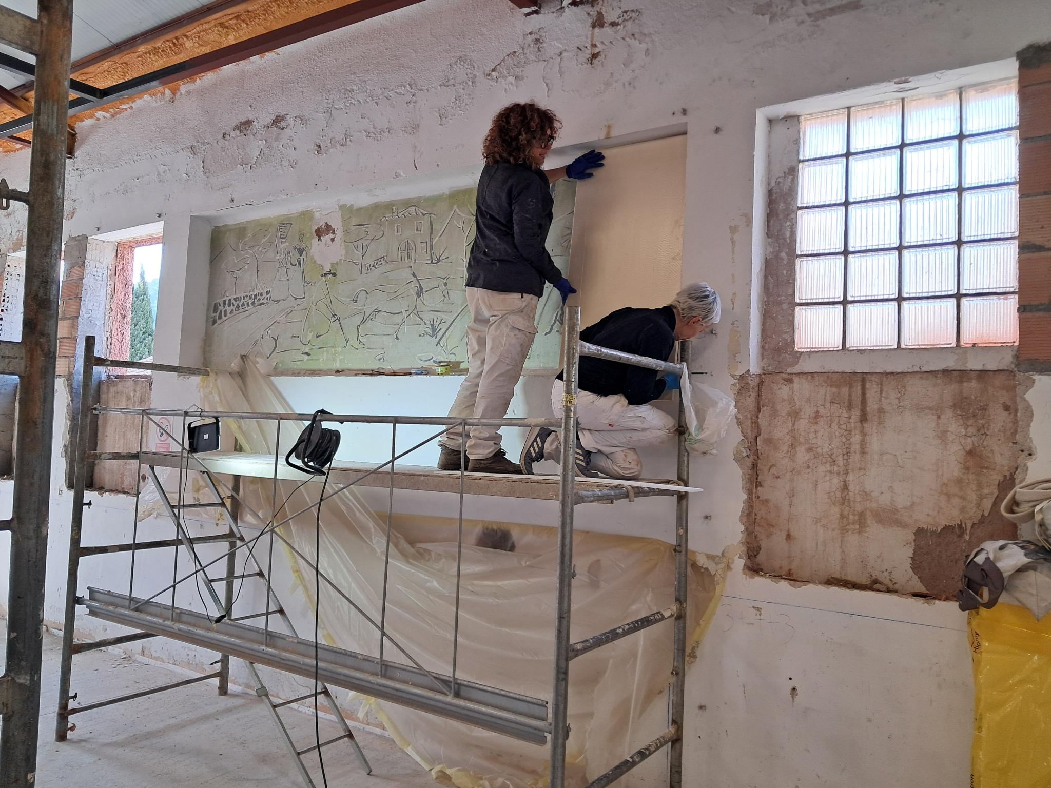 Intervención en el mercado de Sóller para salvar los murales de Pavia