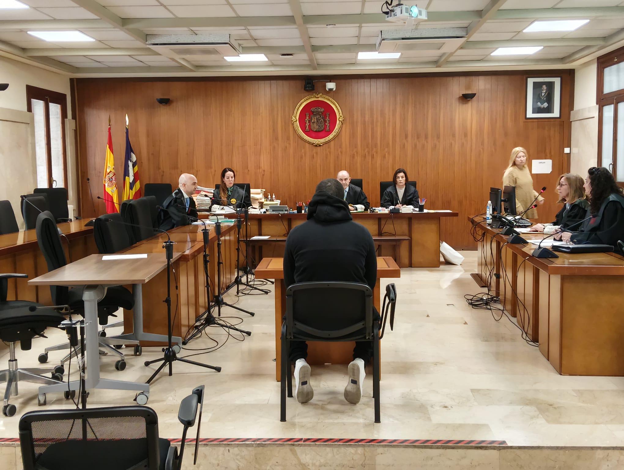 Un hombre condenado dos veces en Palma por violar a niñas acepta cinco años por abusar de su hermana