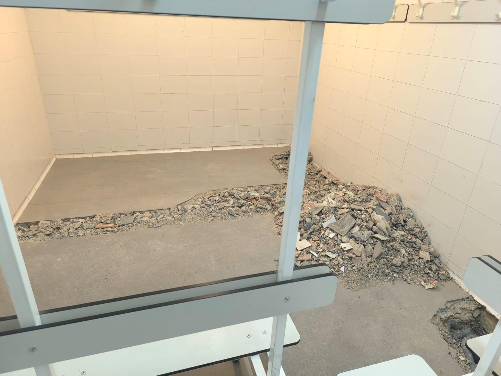 El IME actúa de urgencia ante las humedades y fugas de agua en los vestuarios del Palau de Son Moix