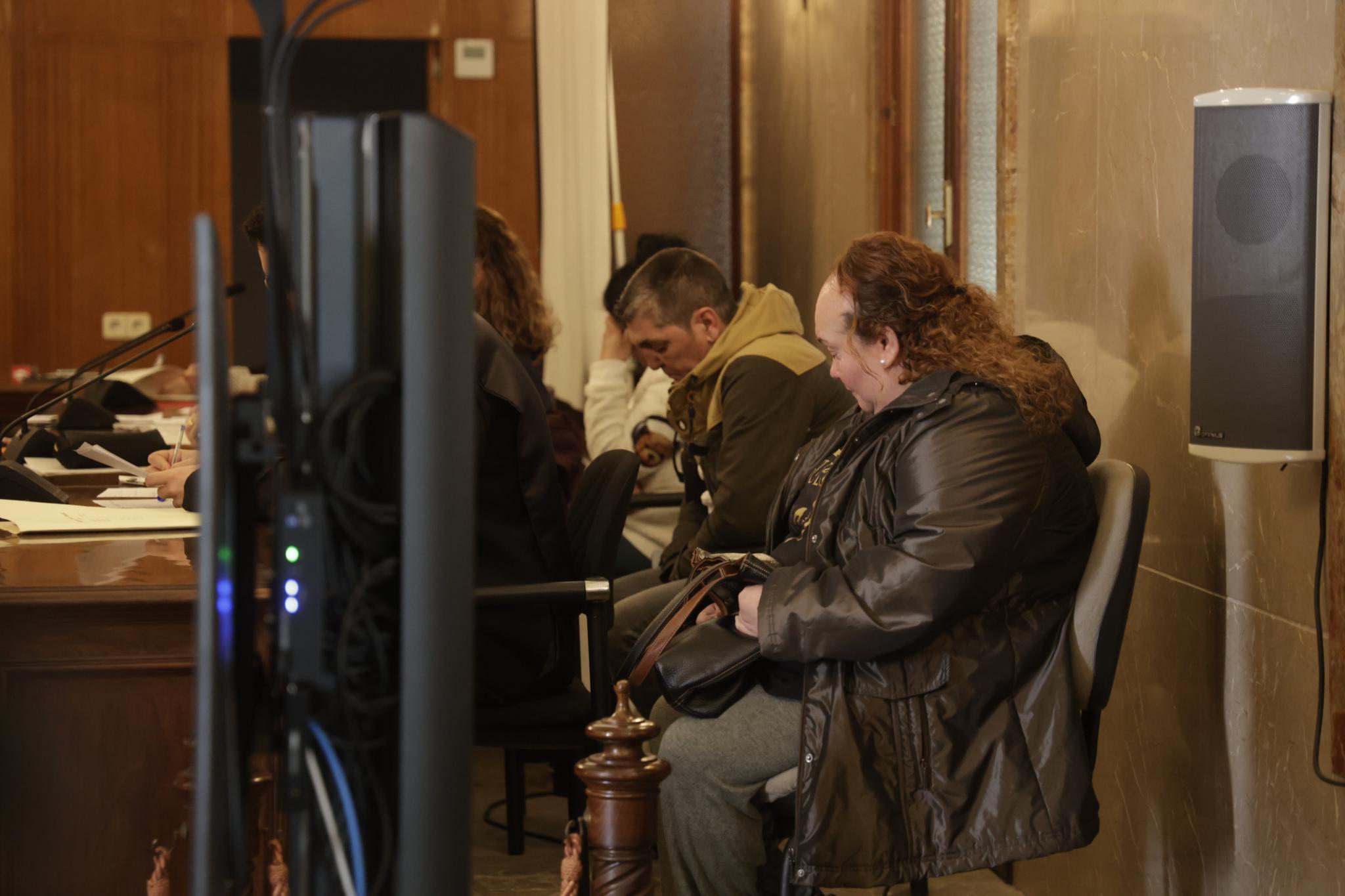 Prisión permanente revisable para la madre y el tío de la bebé arrojada a un contenedor en Porto Cristo: un acto «ruin y perverso»