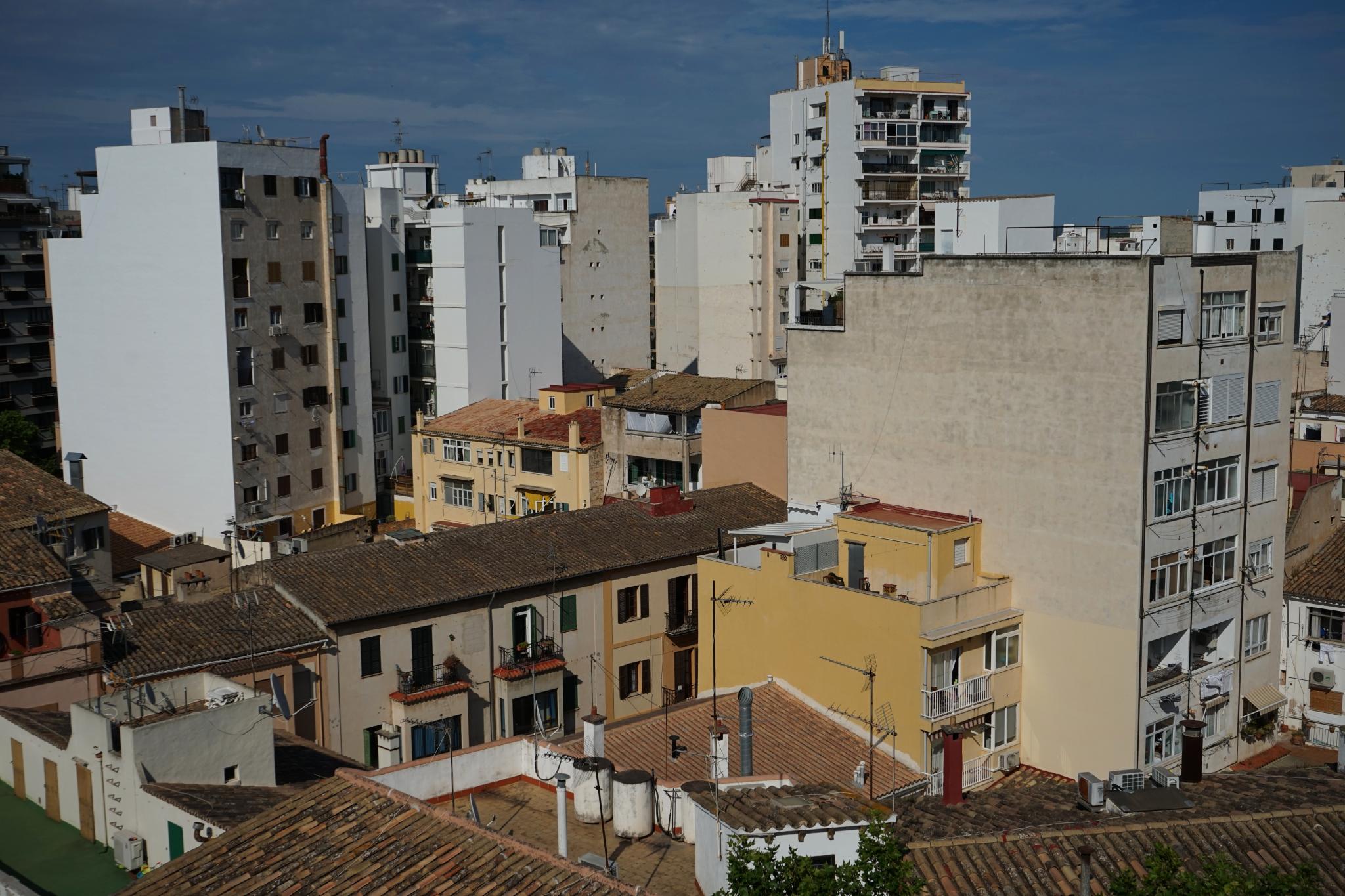 «La emergencia habitacional dispara la sobreocupación de viviendas en Mallorca: donde antes vivían 5 ahora hay 10 personas»