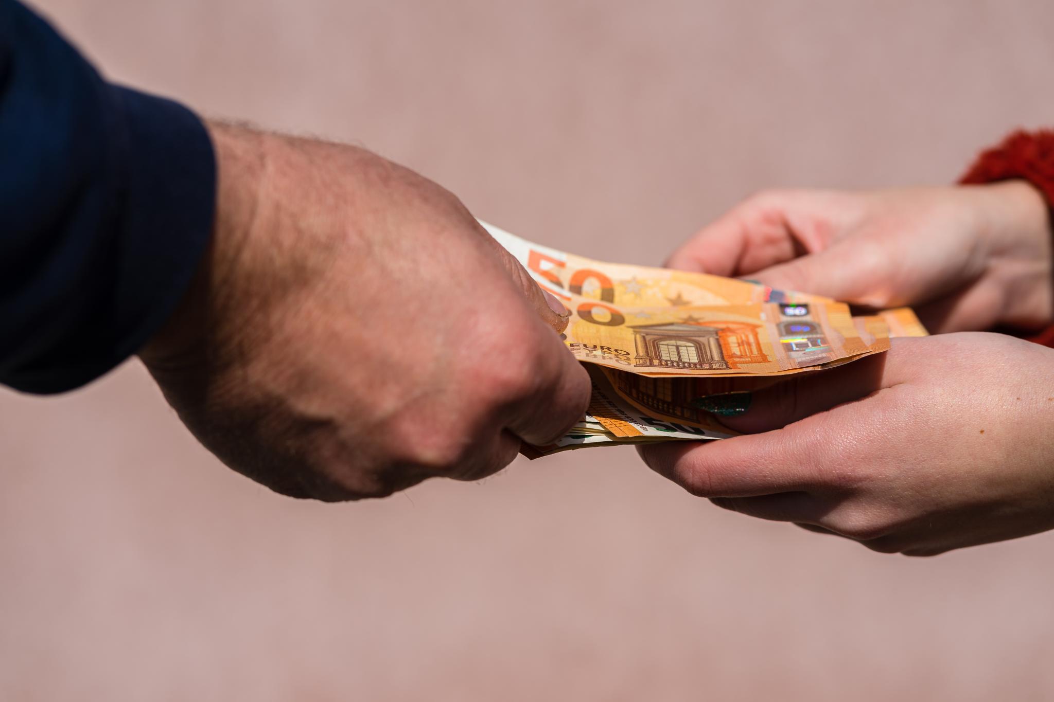 Hacienda lo confirma: esta es la cantidad máxima que puedes pasar a un familiar sin pagar impuestos