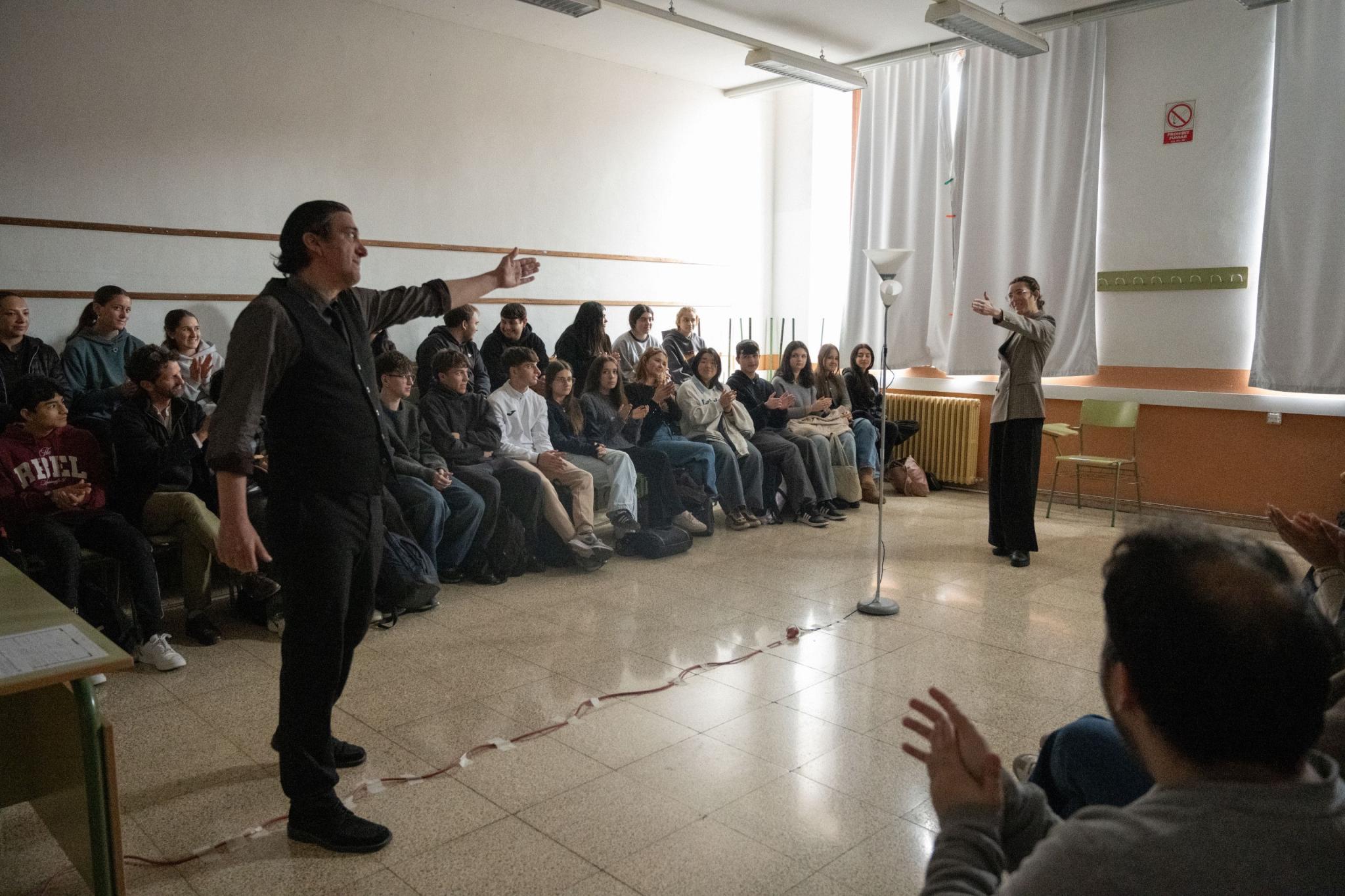 Cèlia Viñas 'vuelve' al IES Ramon Llull