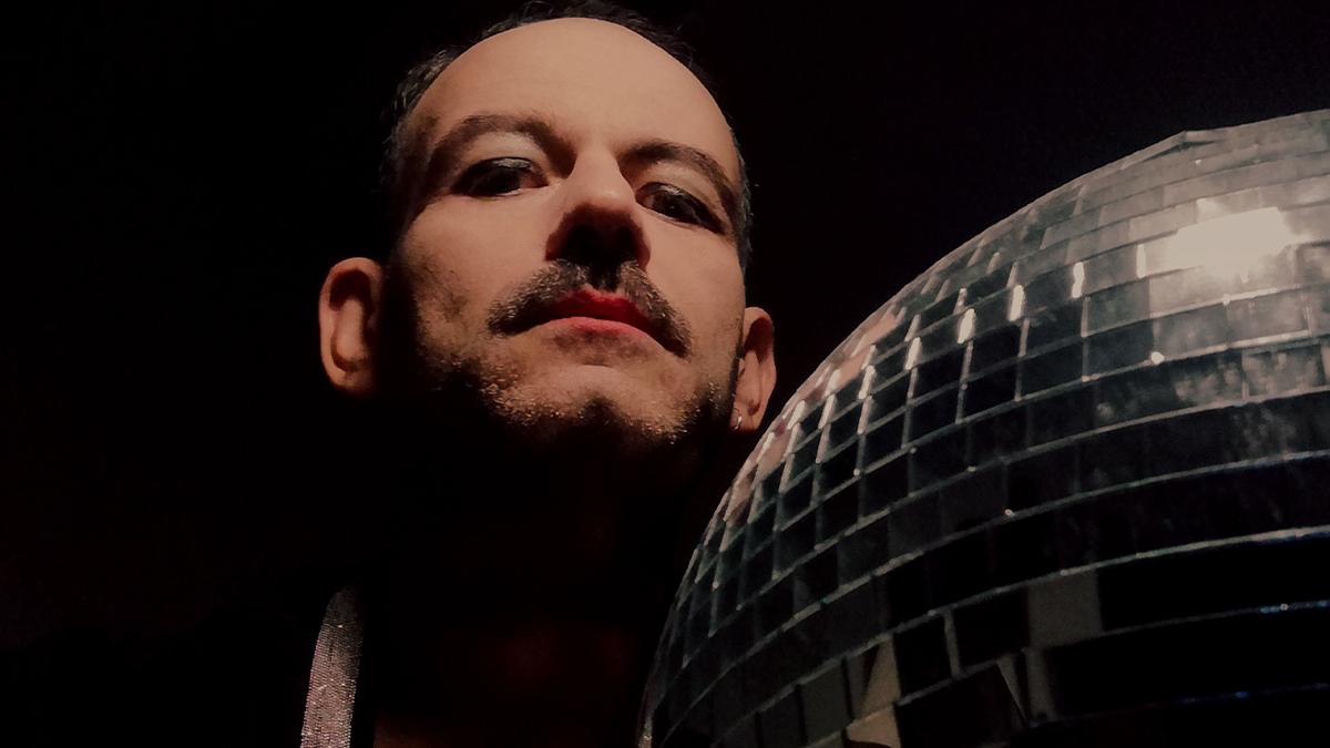 Maranges se entrega al travestismo y a la melancolía en La balada de David y Jonatán