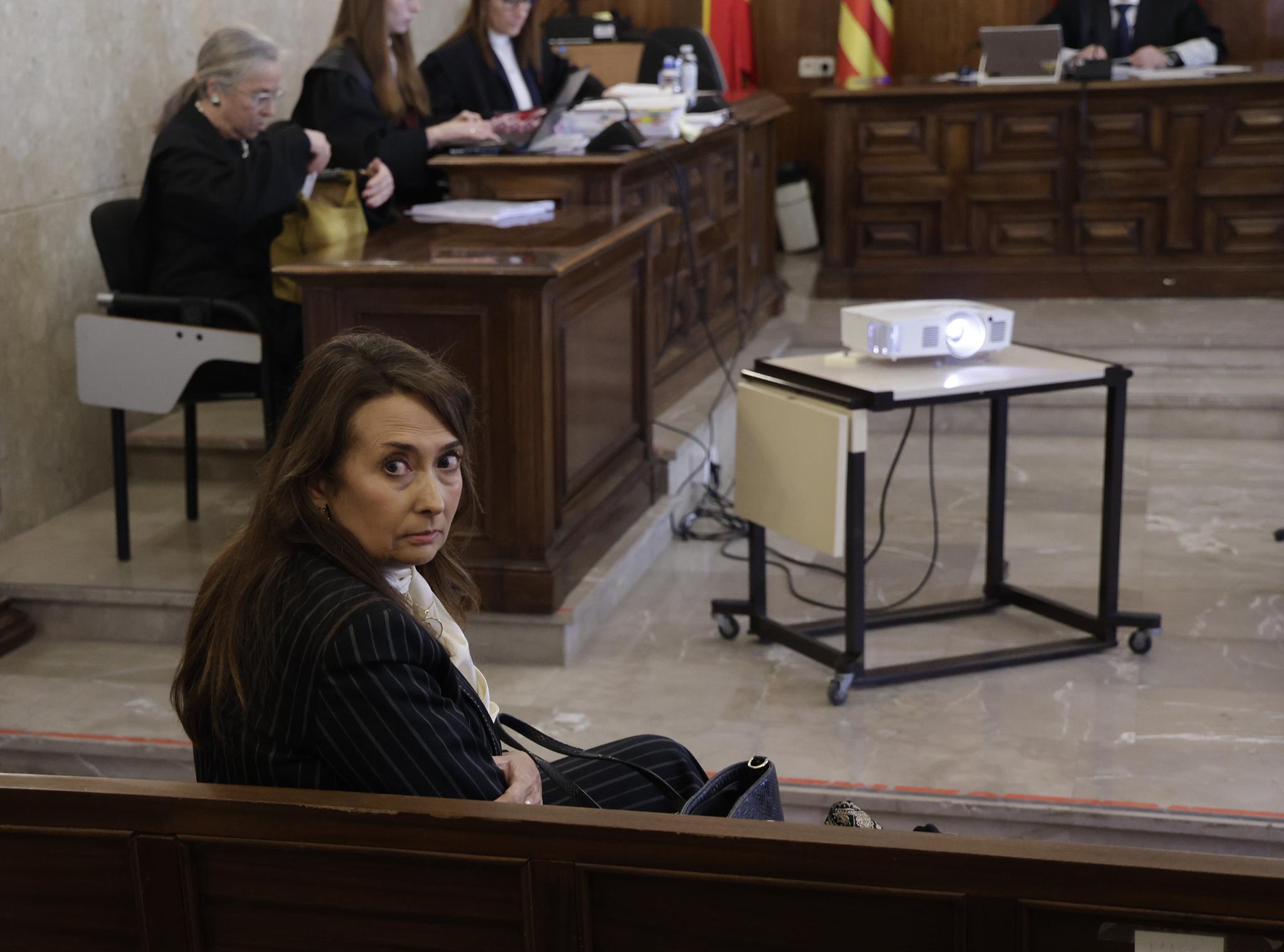 La magistrada acusada de prevaricar descarga culpas en los funcionarios