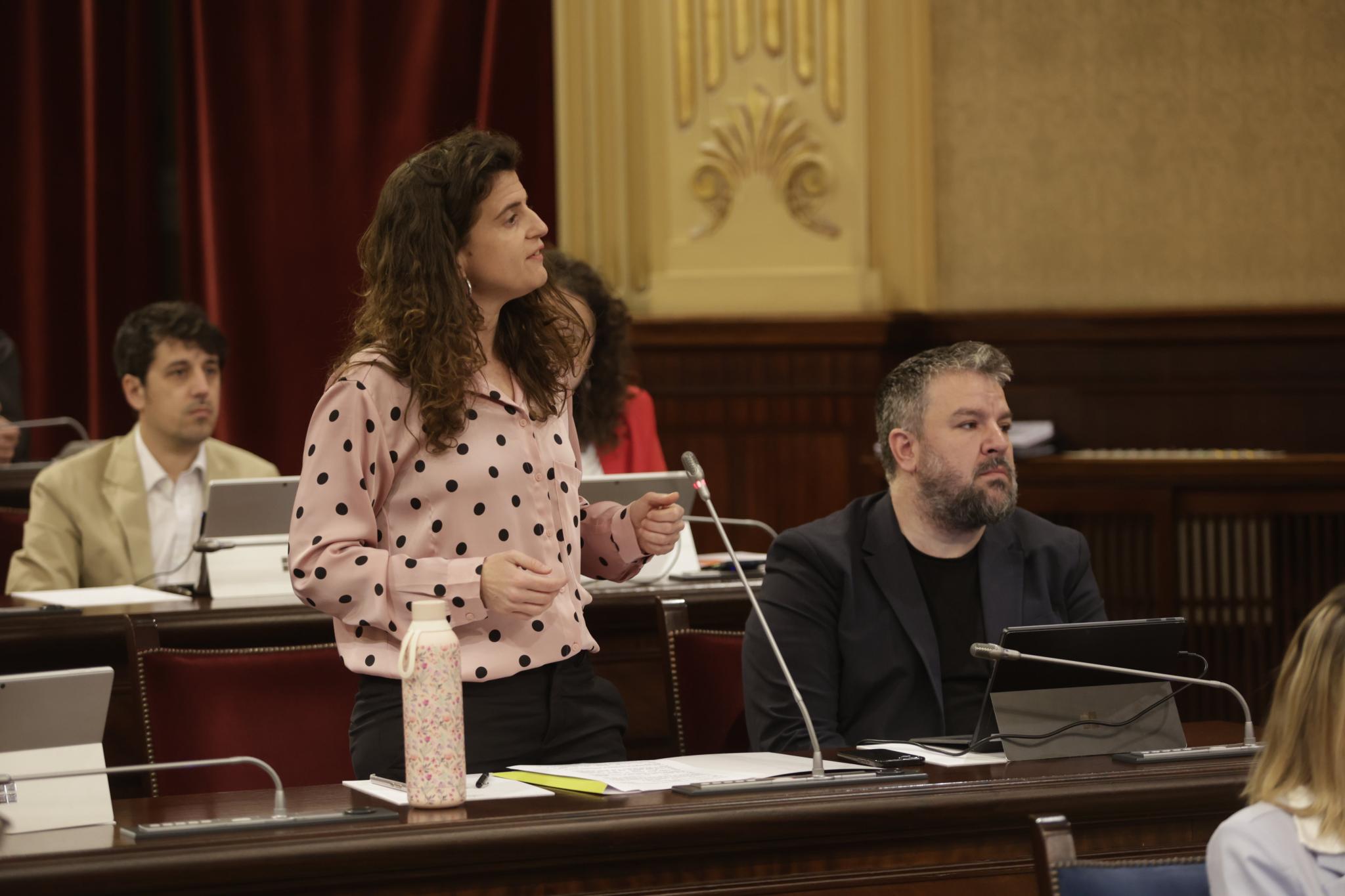 Més propone recuperar las multas a establecimientos por denegar la atención en catalán