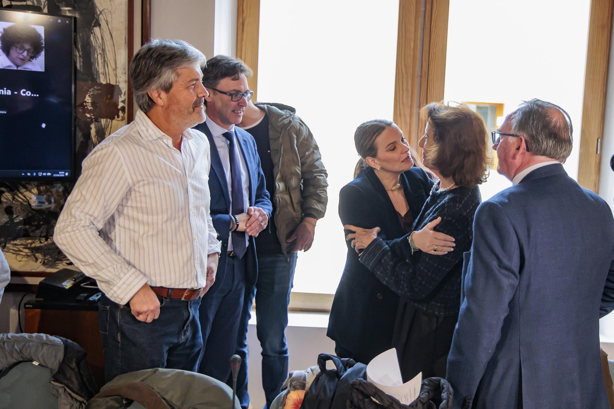 Los sindicatos critican la falta de escudo social en el primer paquete de medidas del Govern para paliar la crisis