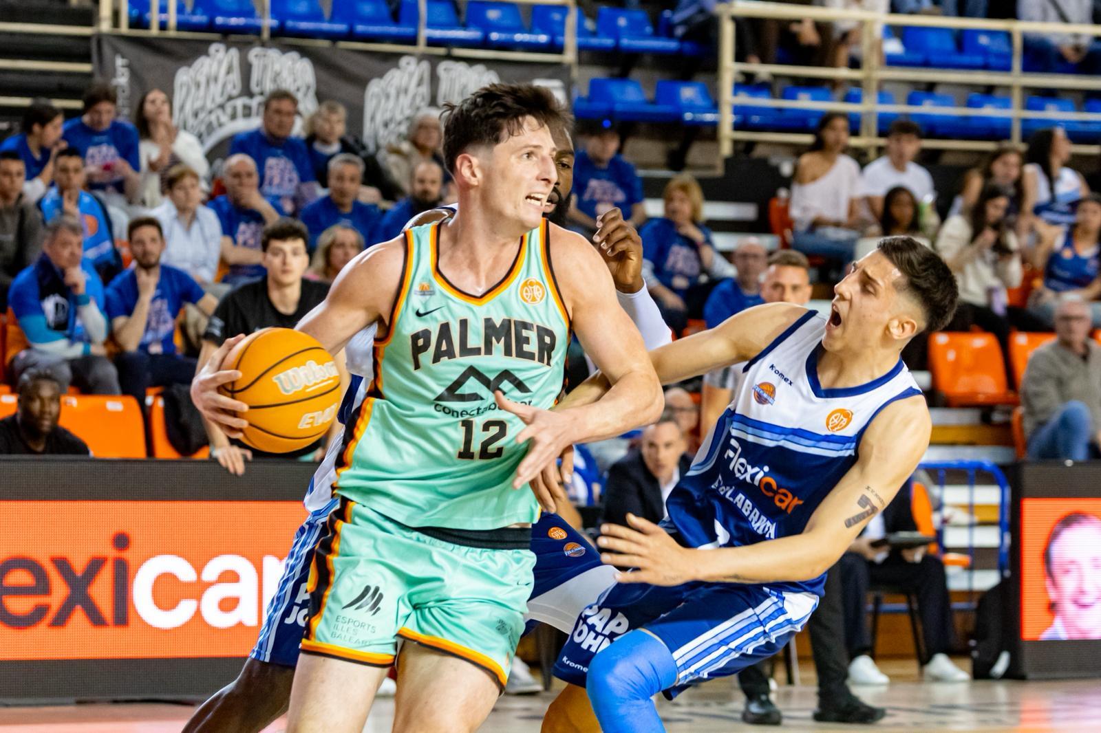 El Fuenlabrada impone su ley ante el Palmer