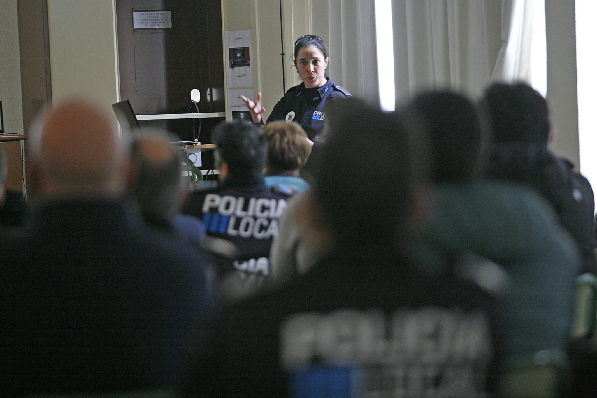 Tensión en las aulas: Los policías tutores intervinieron en 130 enfrentamientos graves de alumnos contra el profesorado en 2025